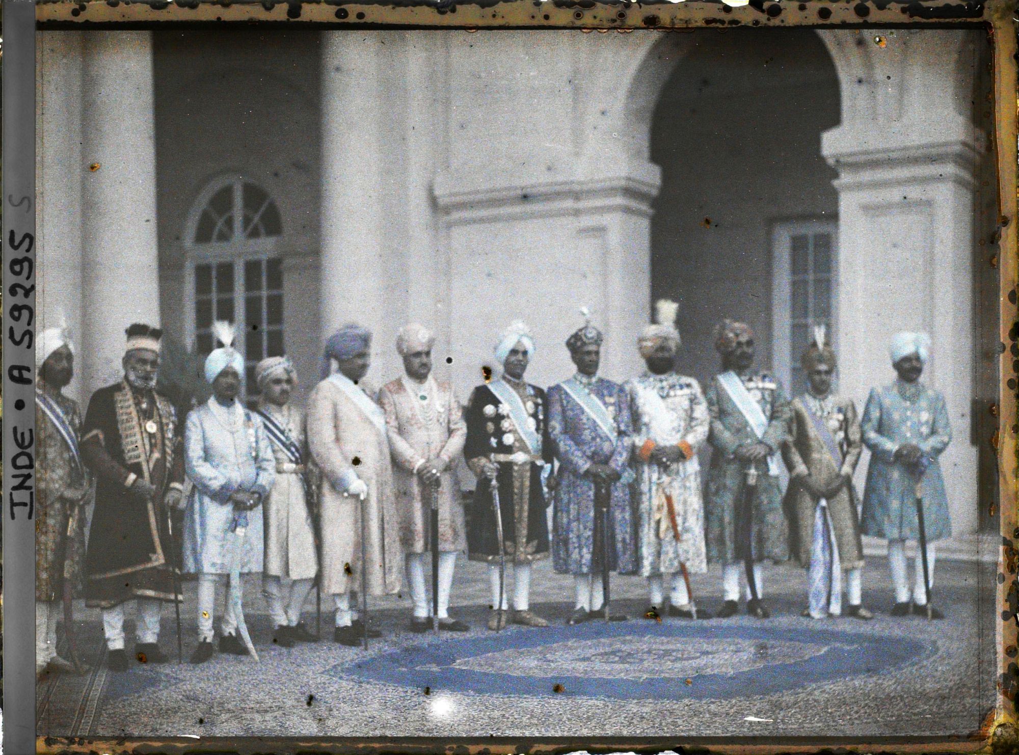 Image représentant Portait de groupe lors du jubilé célébrant les cinquante ans de règne du maharajah Jagatjit Singh - Seconde partie des festivités, réservée aux princes indiens
