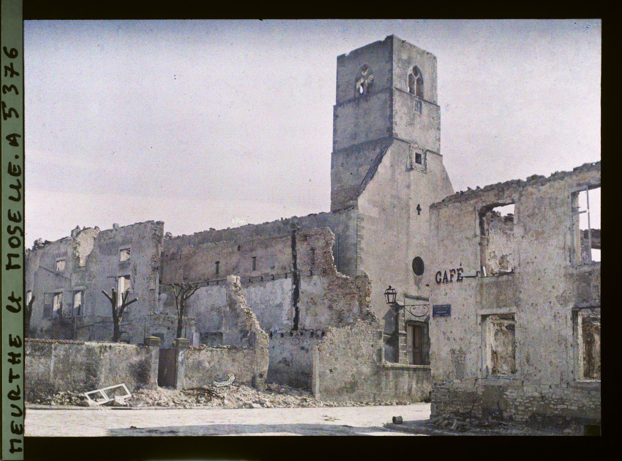 Image représentant France, Haraucourt, L'Eglise et les ruines du Coin