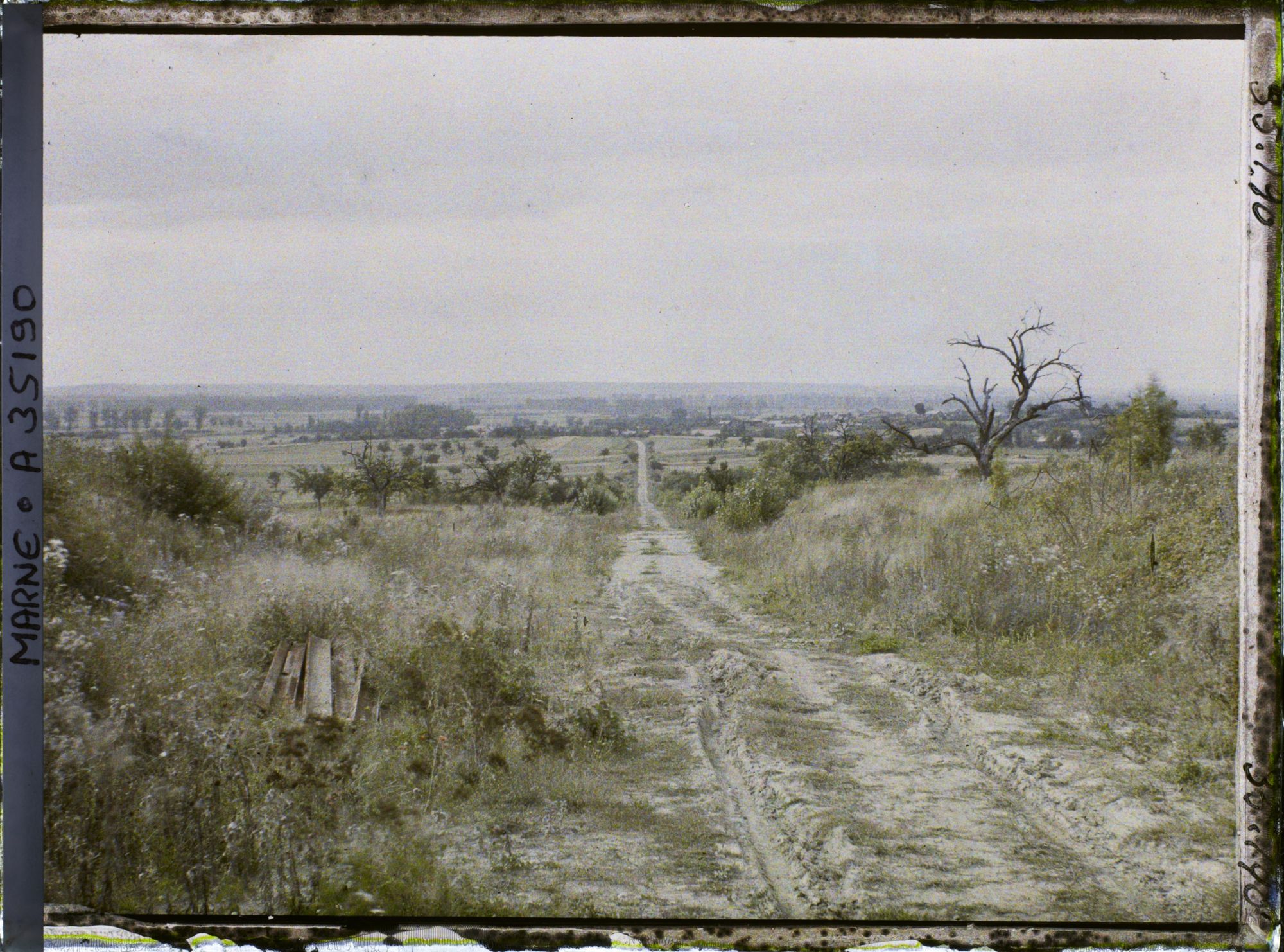 Image représentant France, Servon , Arrivée s/ Servon au point 166 de la route