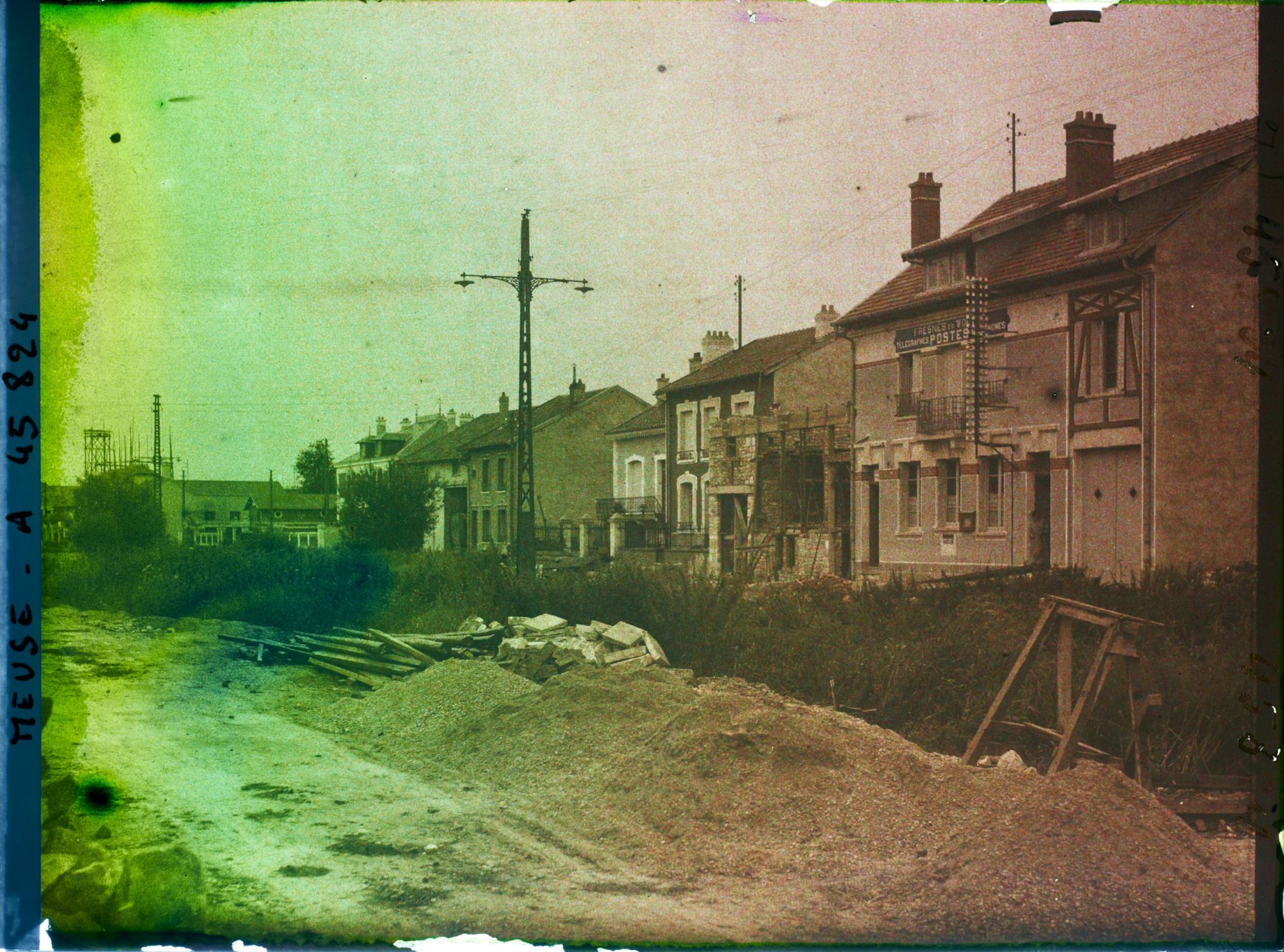 Image représentant France, Fresnes en Woëvre, Vue vers la Poste