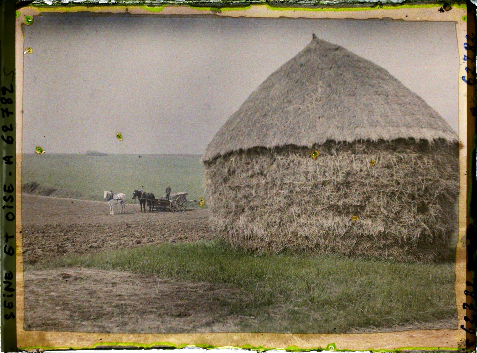 Image représentant Ile de France, Vallangoujard, Le même terrain labouré et ensemencé en betteraves