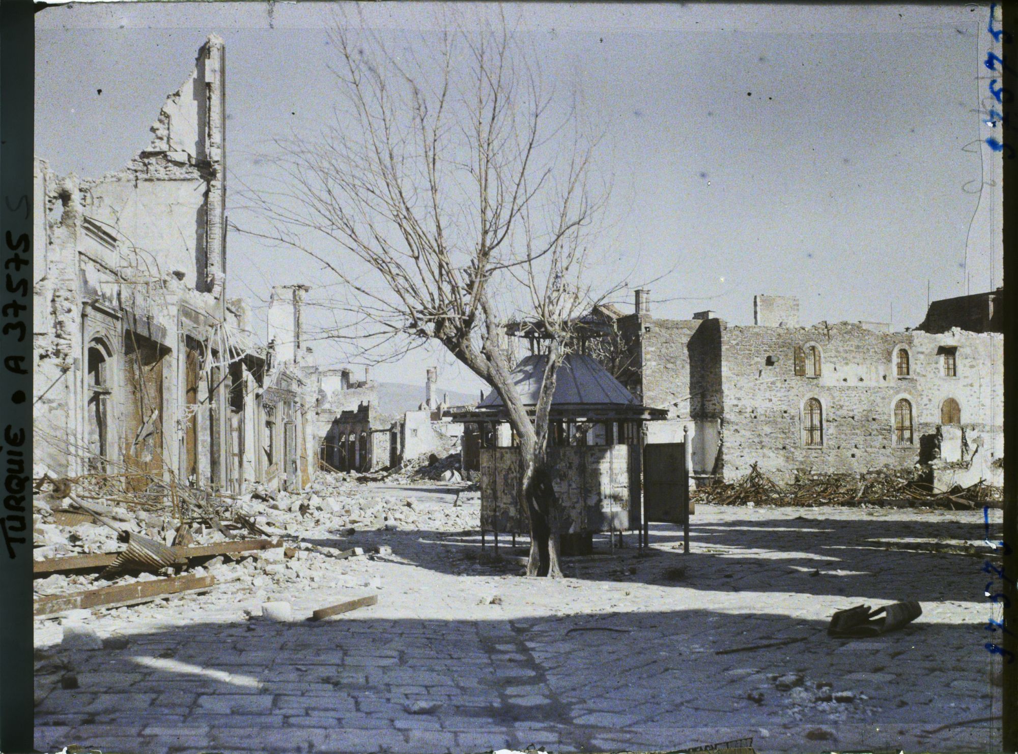 Image représentant Turquie, Smyrne, Place Fasulieh (Quartier Arménien et Grec)