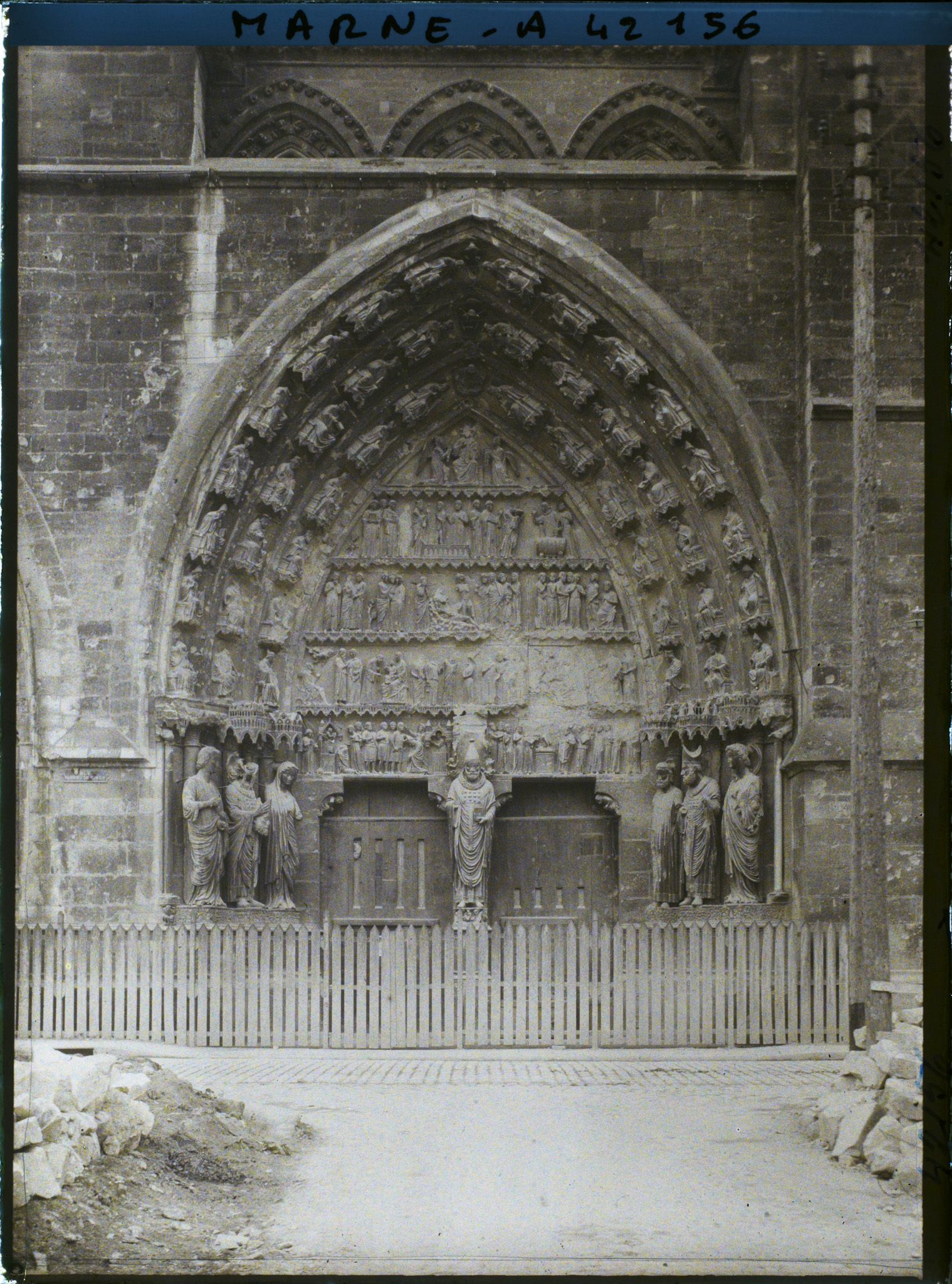 Image représentant France, Reims, Portail O. central de la Cathédrale