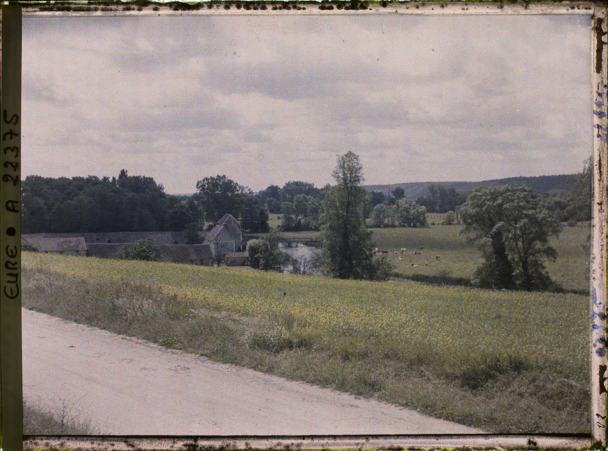 Image représentant La Vallée de l'Eure à Hécourt, vue vers l'amont