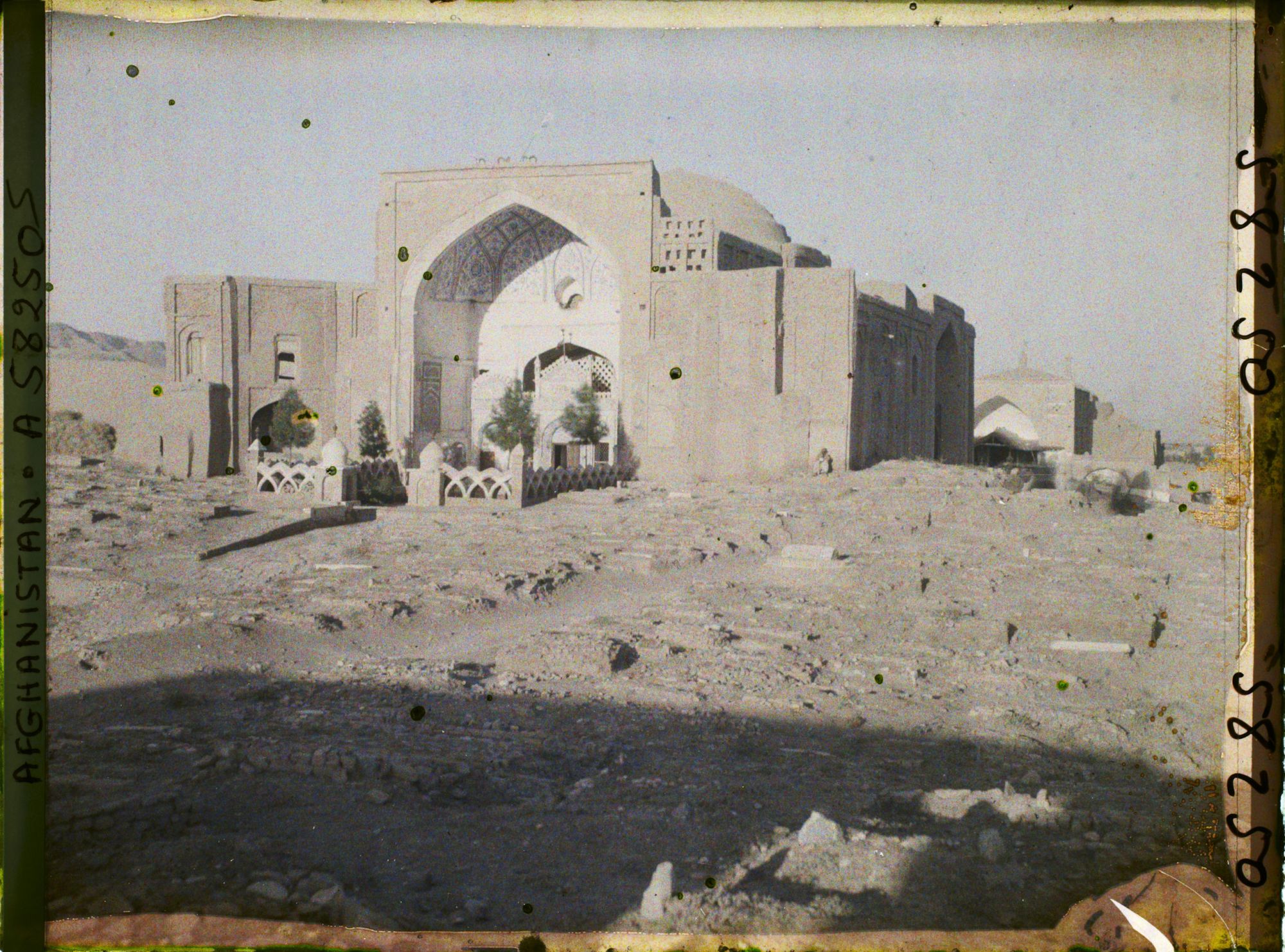 Image représentant Ziyarat-I-Chamzadeh Abd-Oul- Qassem (Ziyarat : mausolée, lieu de pélerinage ; Chahzadeh, titre : fils de roi, prince)