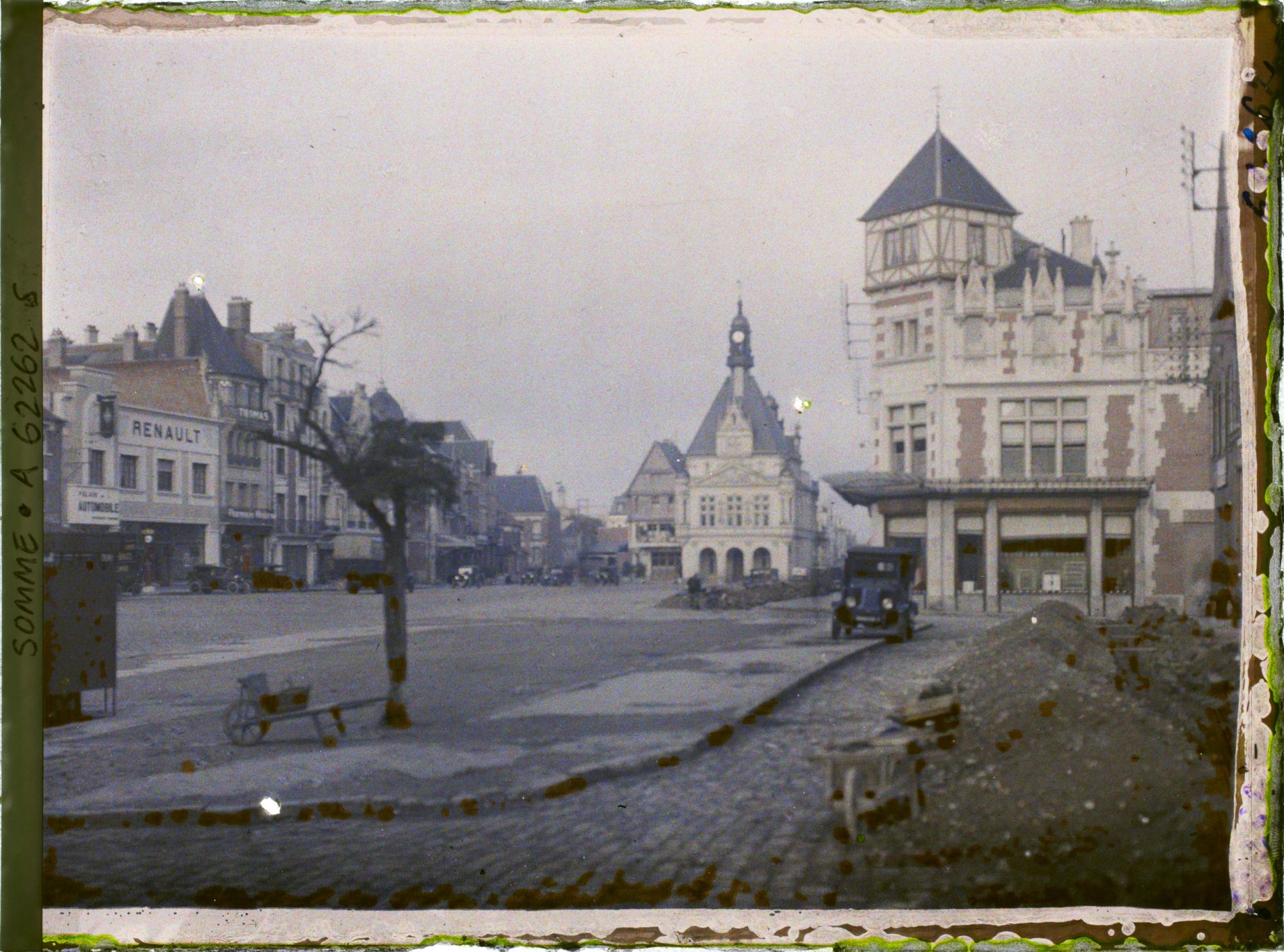 Image représentant Somme, Péronne, La rue et Place principales