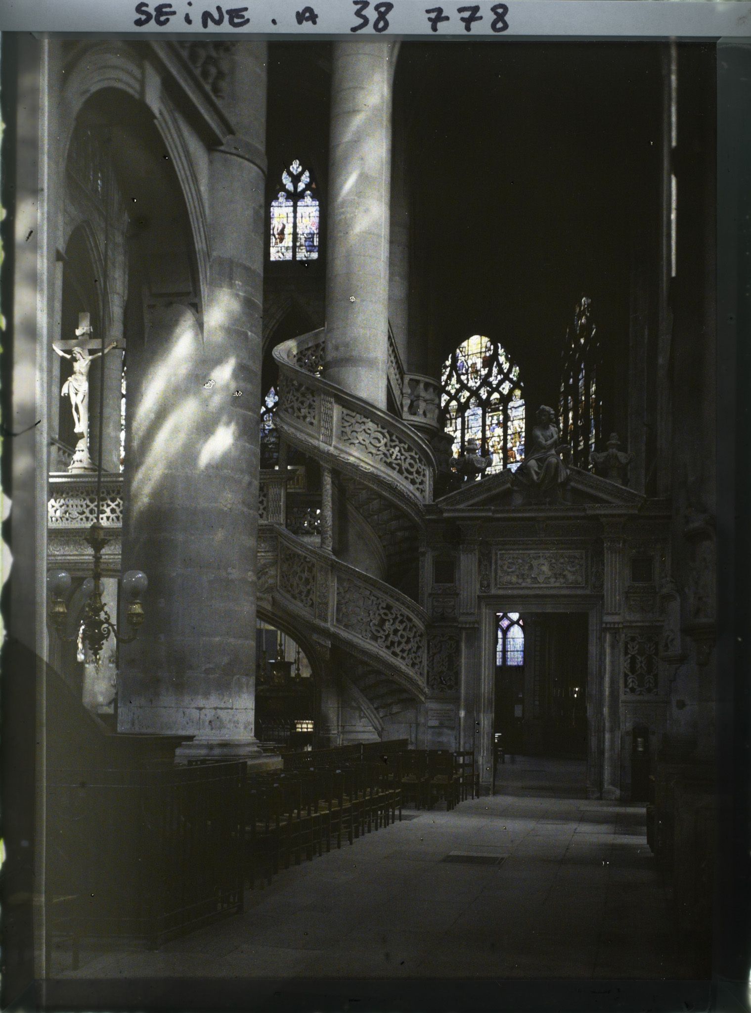 Image représentant Intérieur de l'église Saint-Etienne-du-Mont