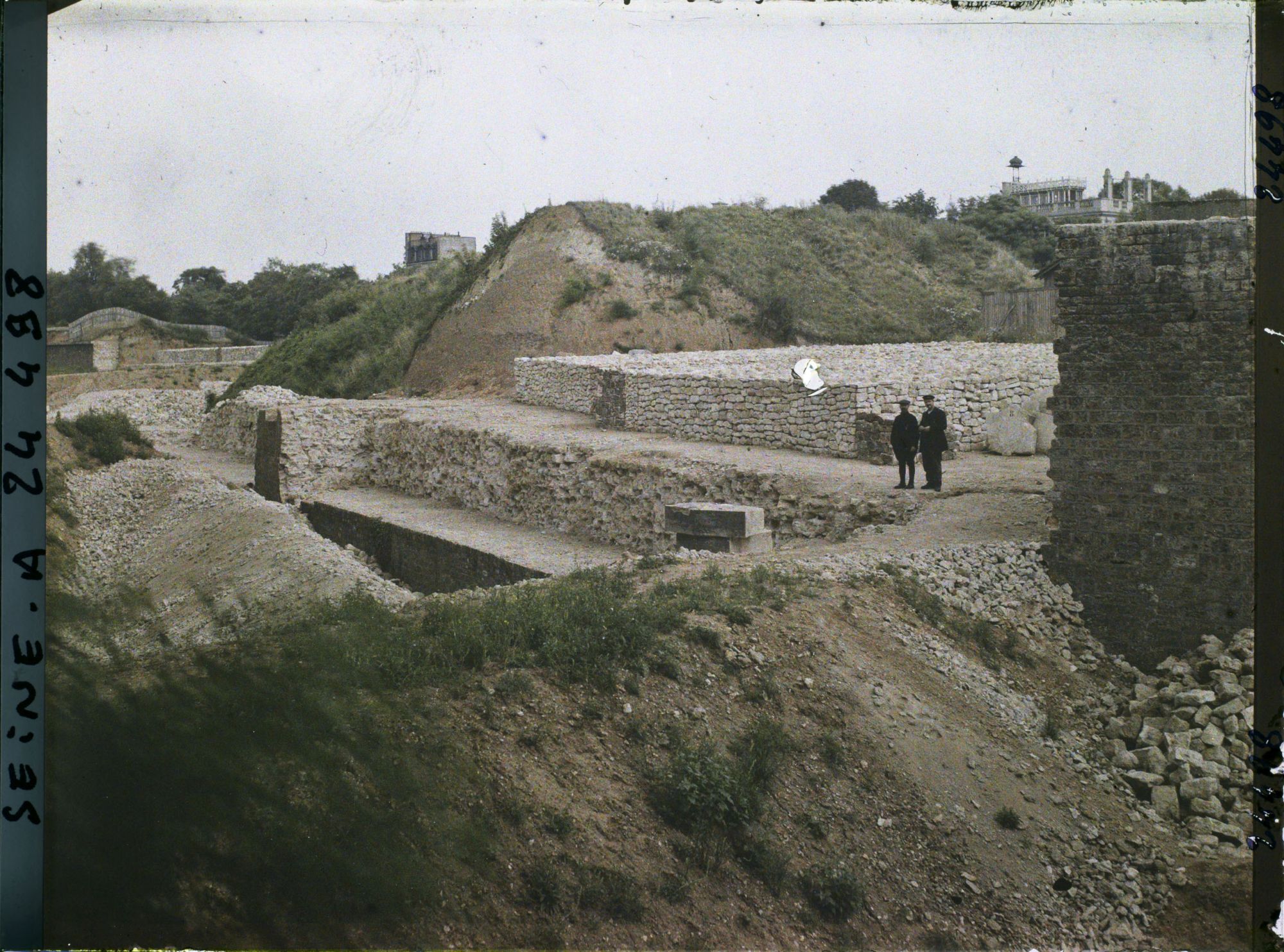 Image représentant La démolition des fortifications à la porte d'Auteuil ?