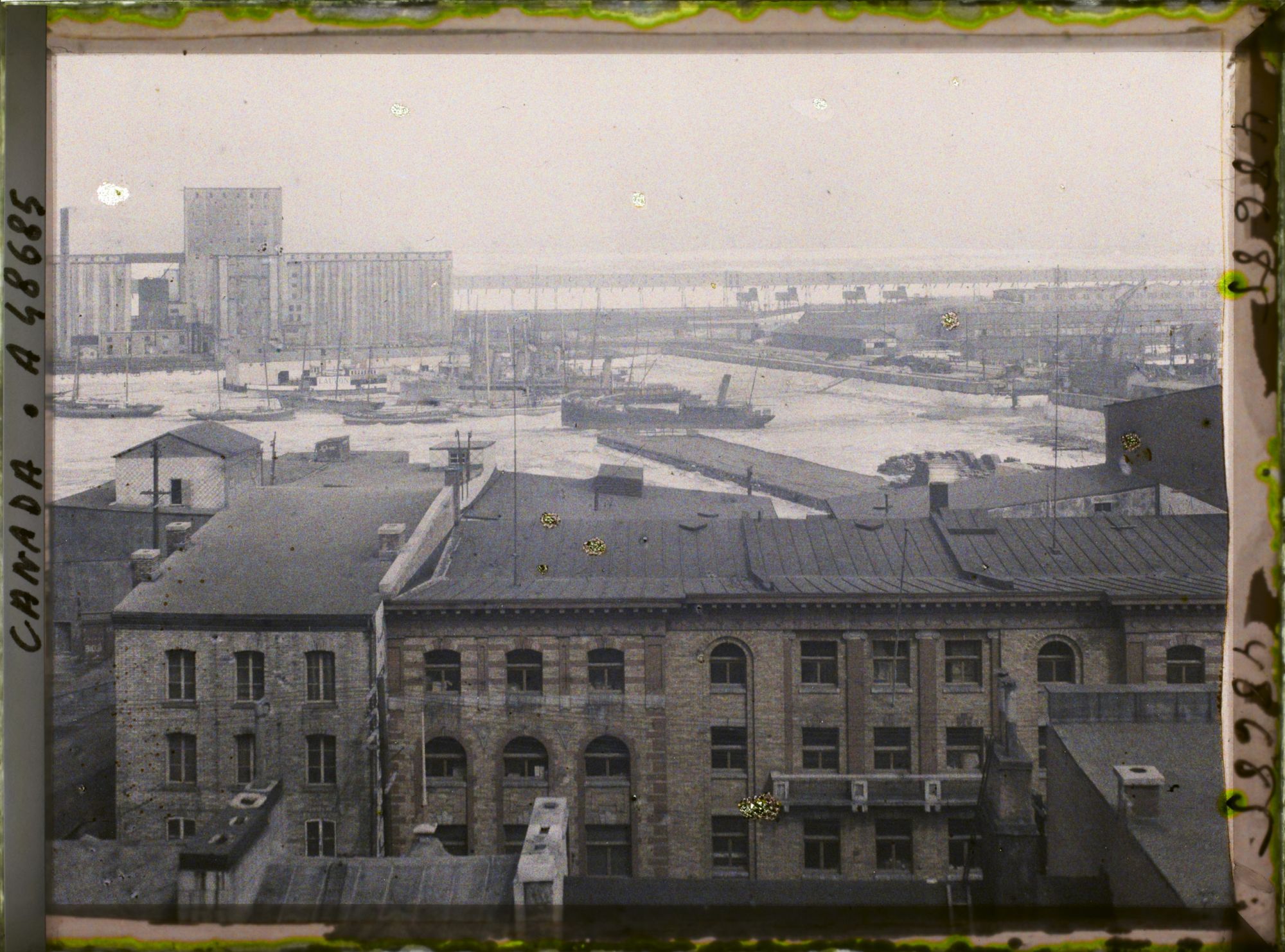 Image représentant Canada, Québec, Une vue sur le Port
