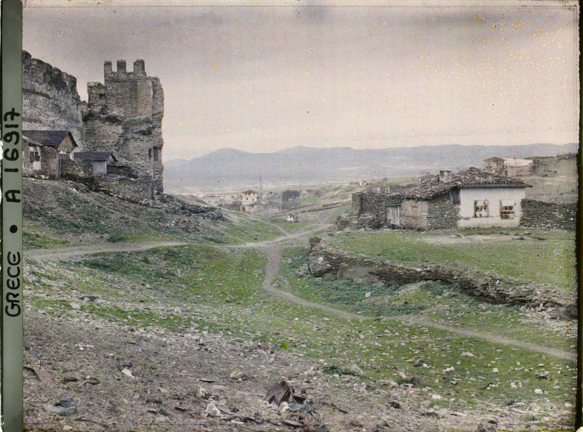 Image représentant Grèce, Salonique, Vue prise derrière les remparts