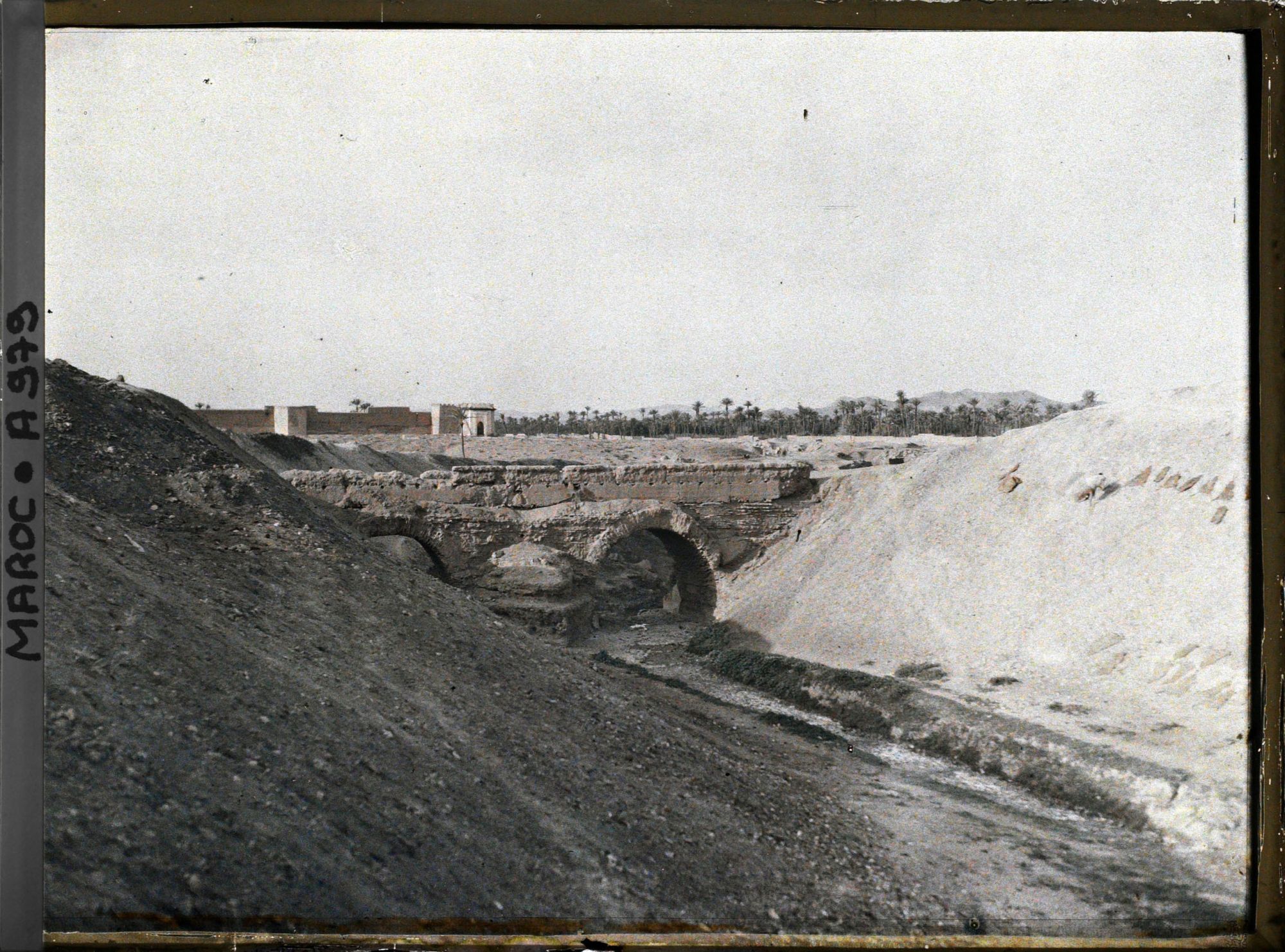 Image représentant Sous les murailles