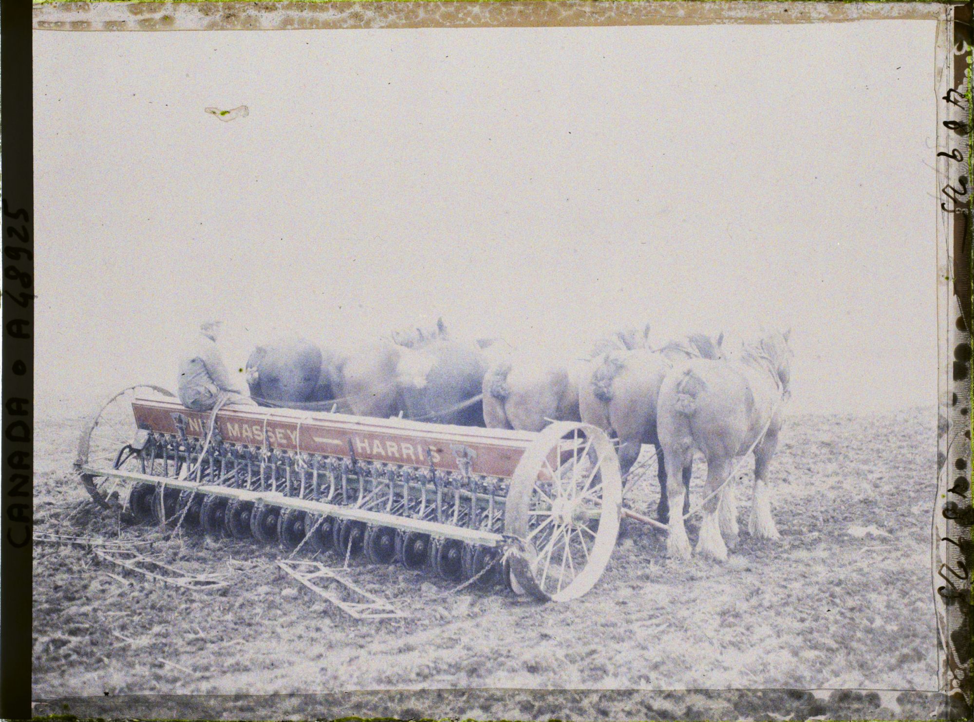 Image représentant Canada, Gravellebourg, Ferme Alfred Beauchêne- Semeuse à 6 Chevaux