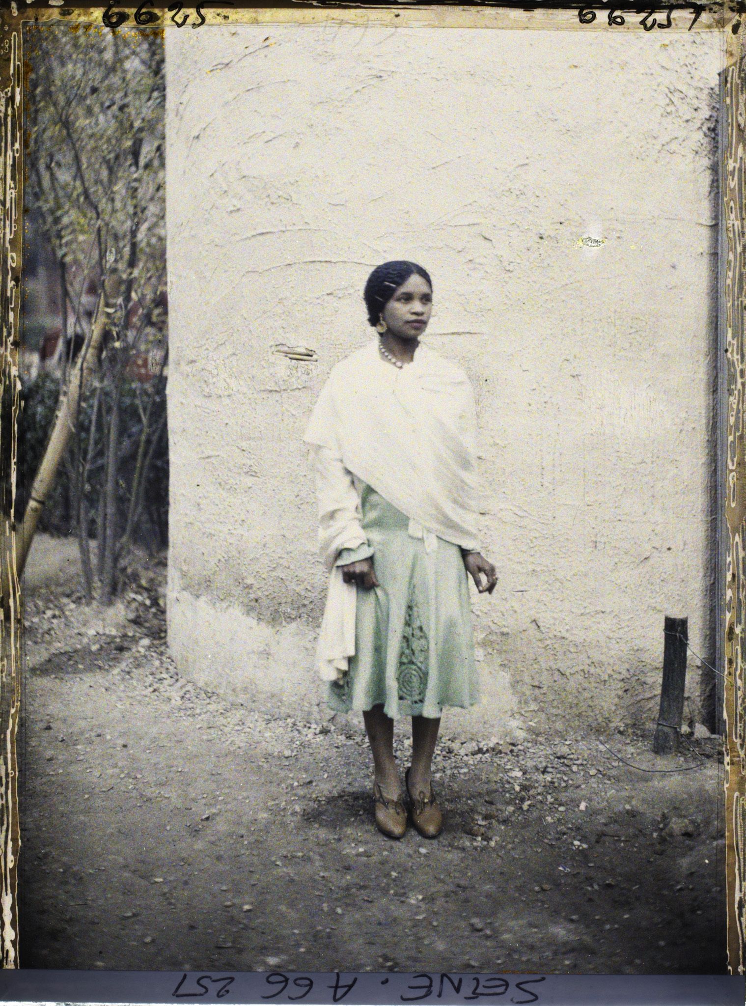 Image représentant L'Exposition Coloniale Internationale de 1931, une jeune femme/danseuse hova