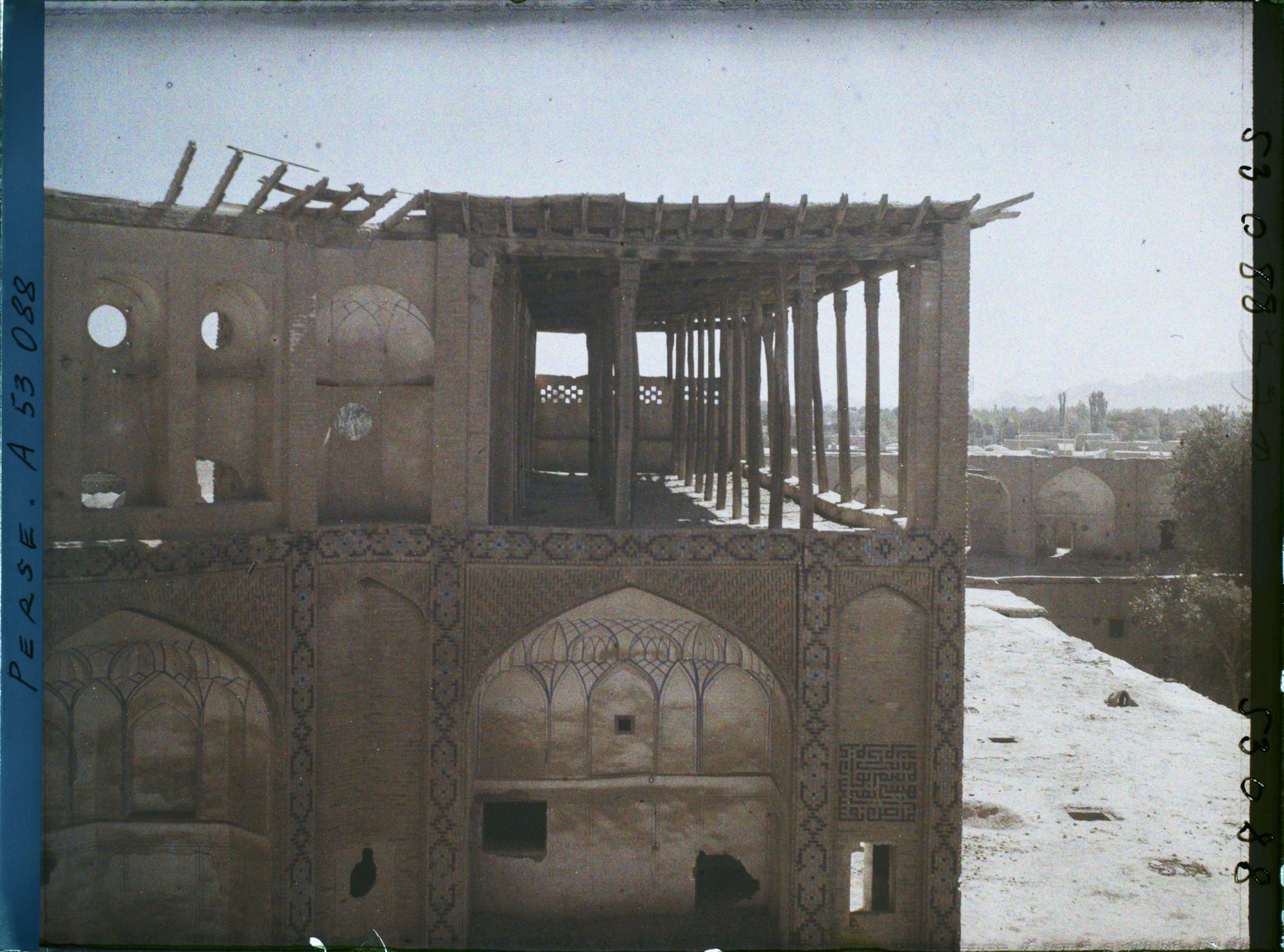 Image représentant Terrasse couverte d'un bâtiment du grand bazar