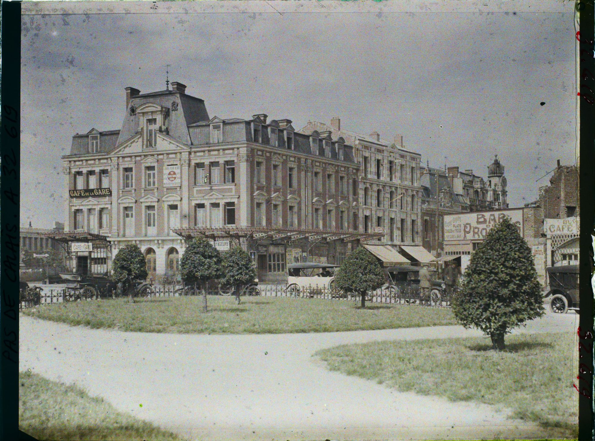 Image représentant France, Arras, Maisons reconstruites Place de la Gare