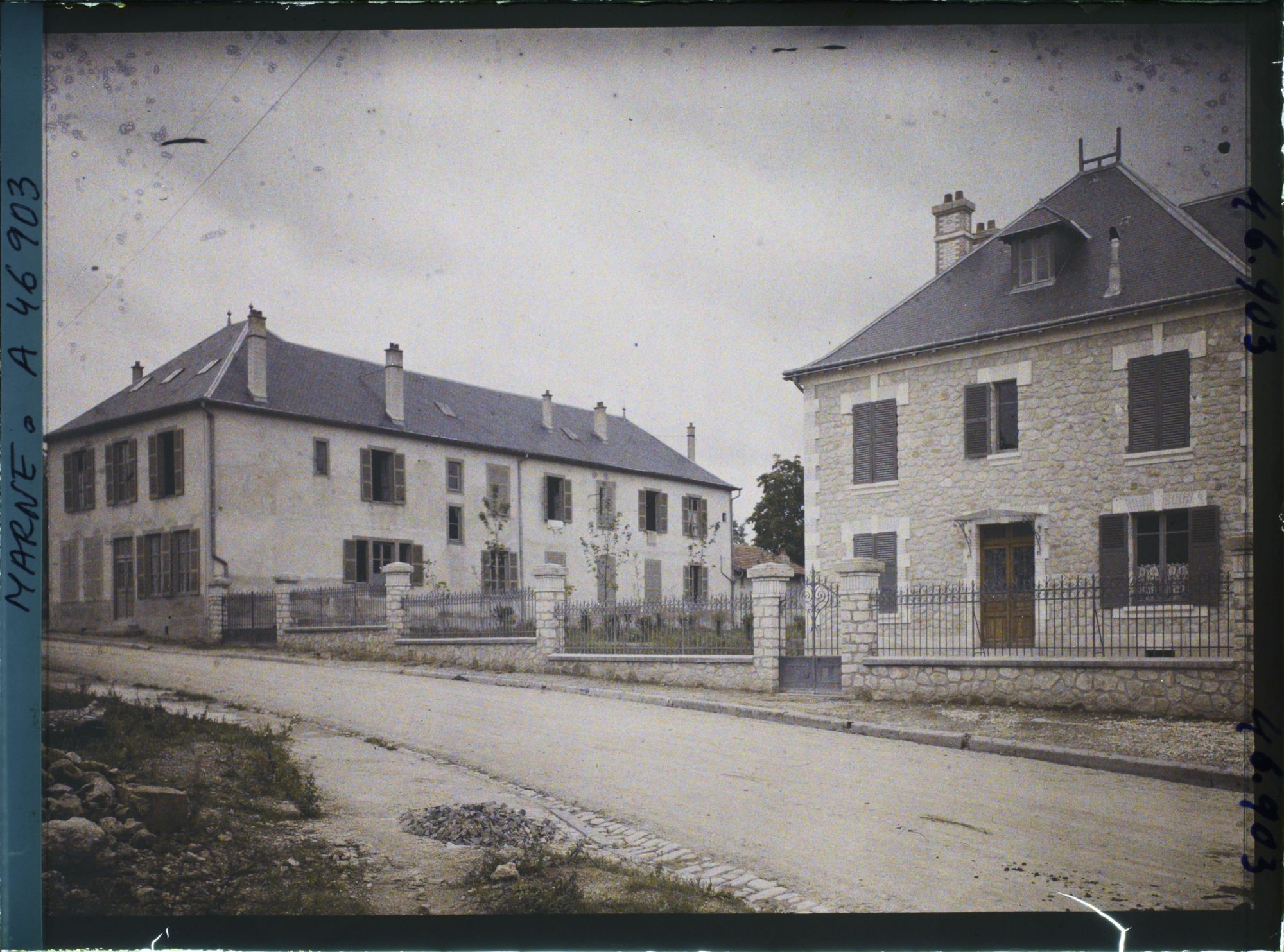 Image représentant France, Vienne le Château Marne (475 h.), L'hospice de Vienne le Chau