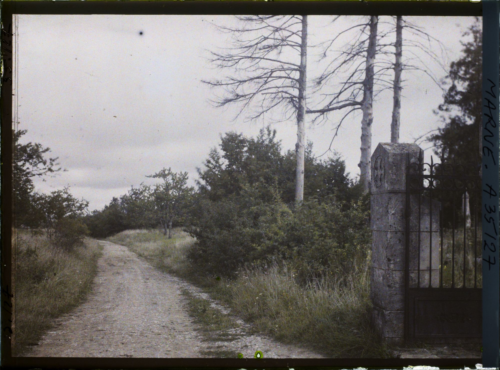 Image représentant France, La Chapelle St Roch, Entrée de La Chapelle et son ancien Observatoire