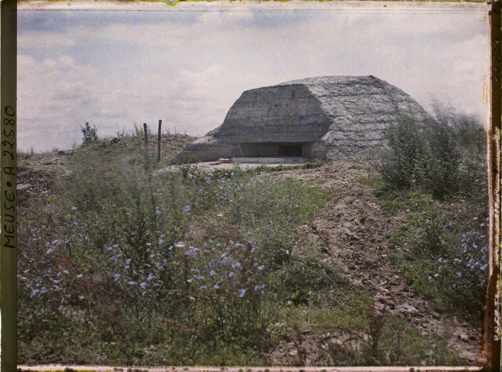 Image représentant France, Ft de Douaumont, Réfection d'un ouvrage sur le sommet du fort