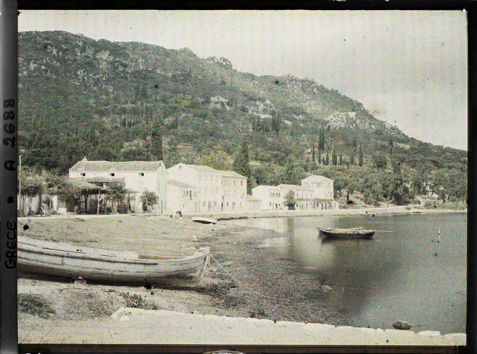 Image représentant Une extrêmité du village, vue de la plage