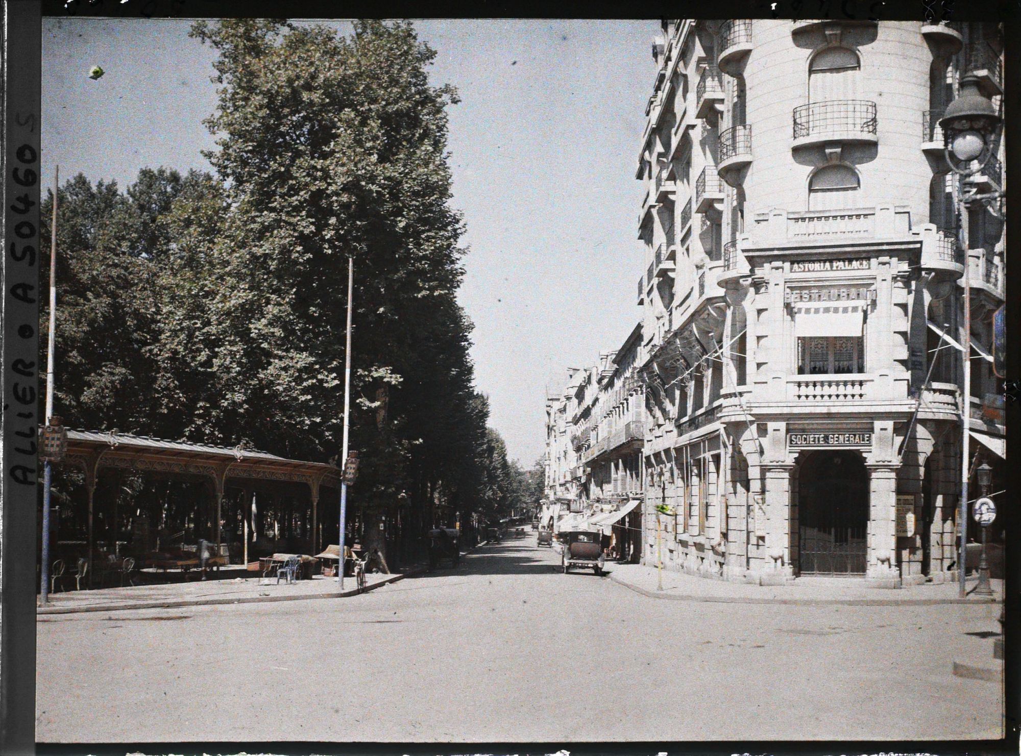 Image représentant L'hôtel Astoria Palace rue du Président Wilson, et le parc des sources