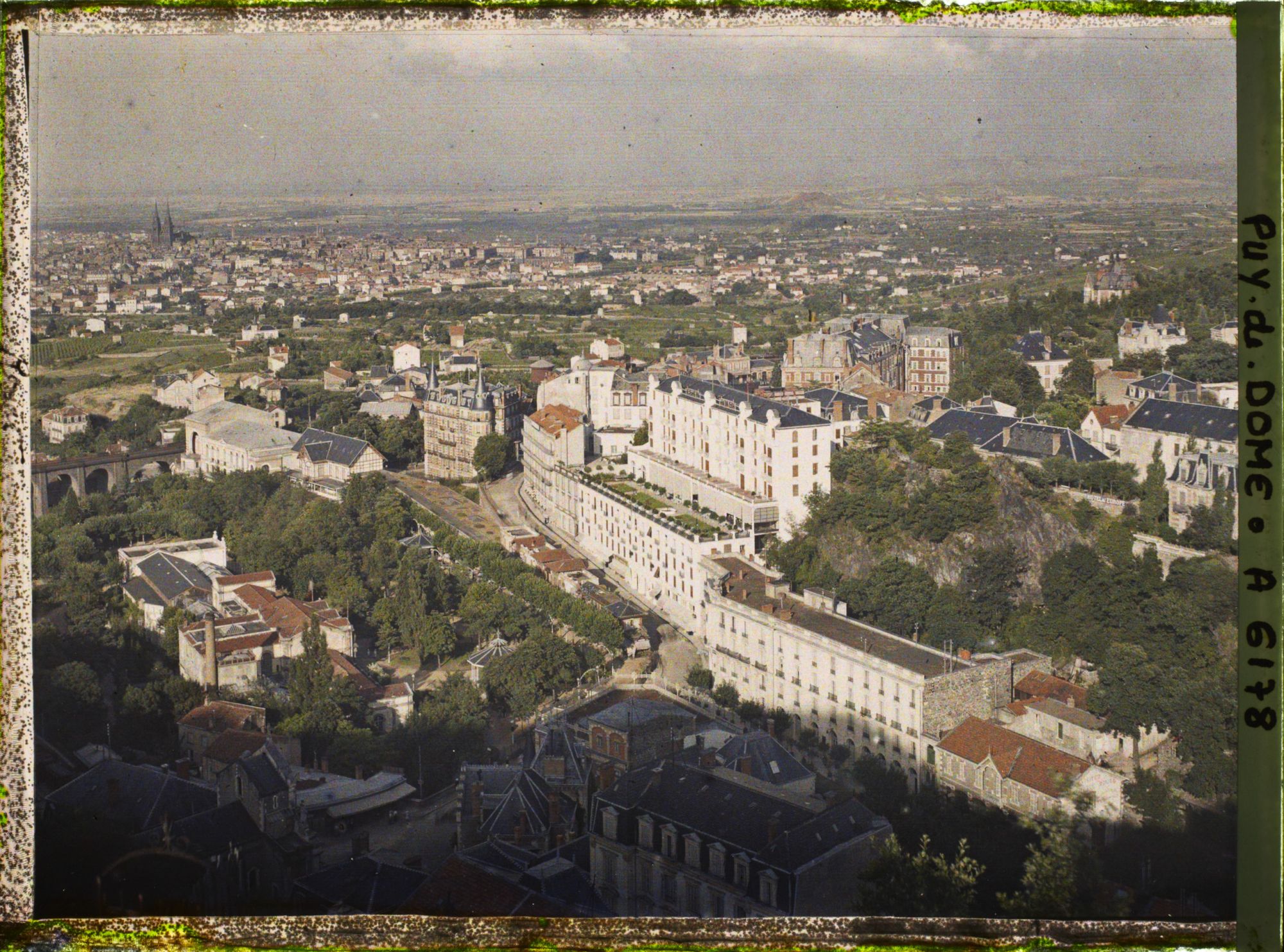 Image représentant France, Panorama de Royat et Clermont Ferrand.