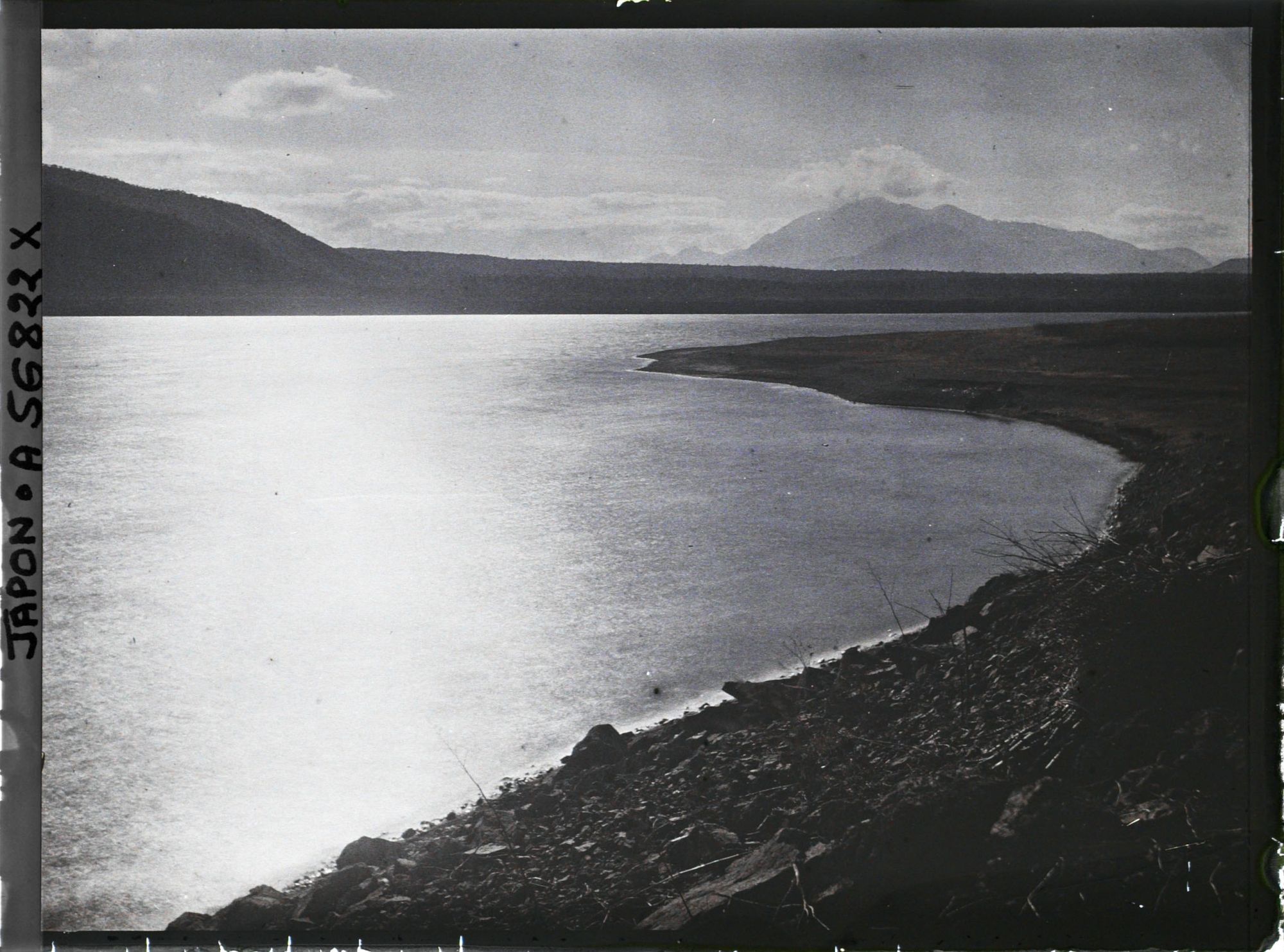 Image représentant Le lac de l'Ouest (Sai-ko), près du mont Fuji