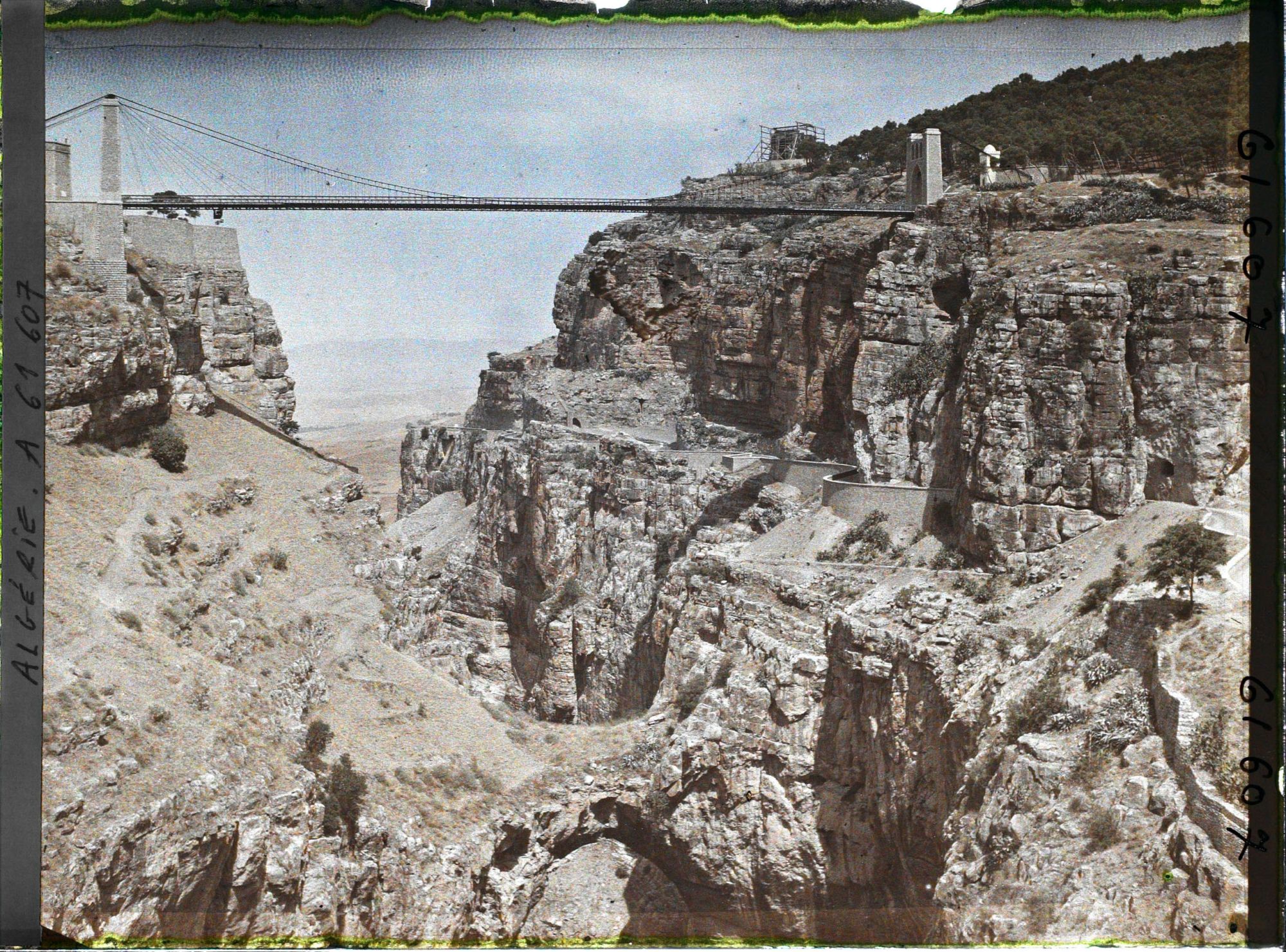 Image représentant Les gorges du Rhummei et le pont Sidi M'Cid