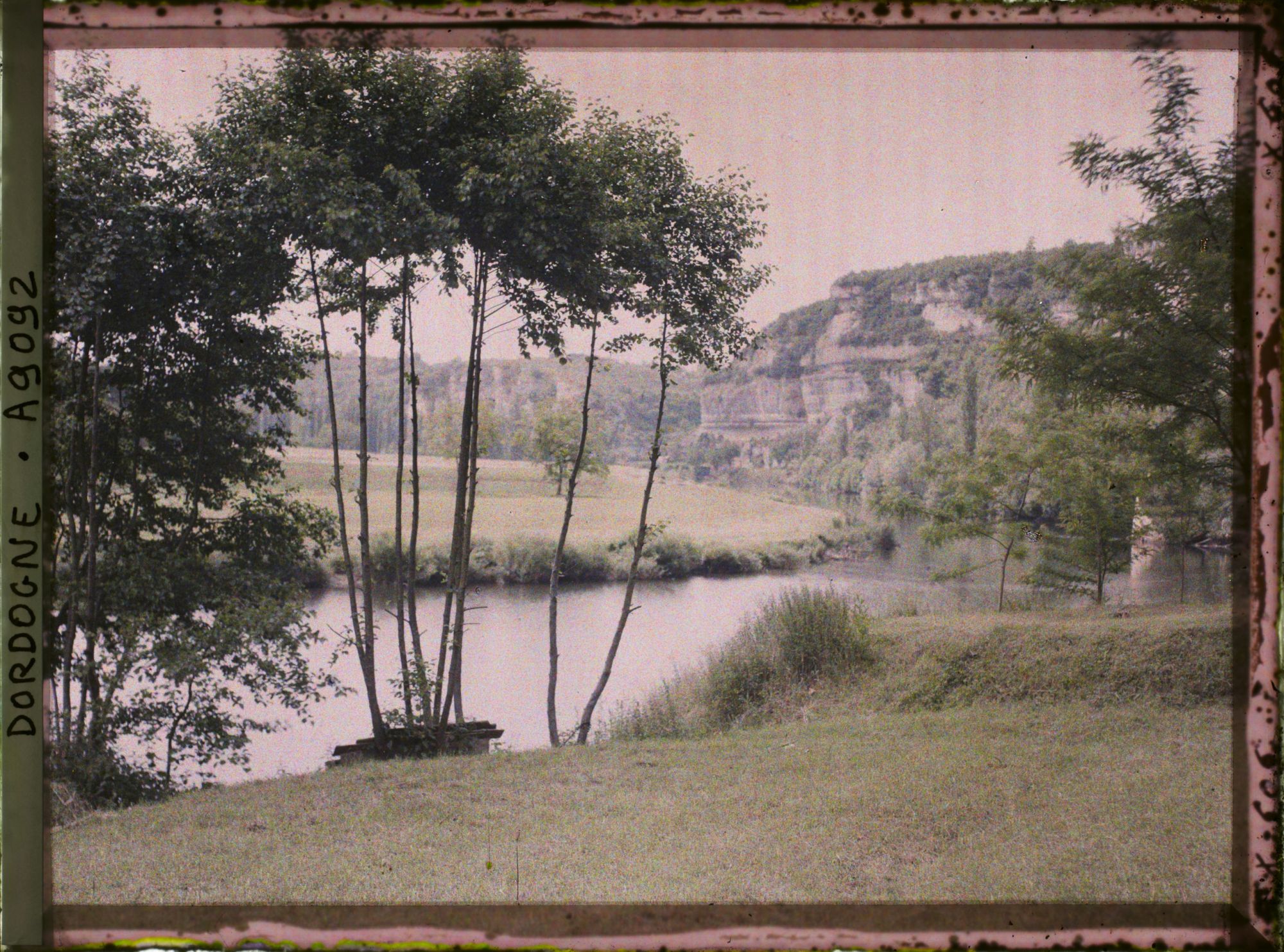 Image représentant France, Vue prise sur la Gorge d'Enfer avec reflets et acacias