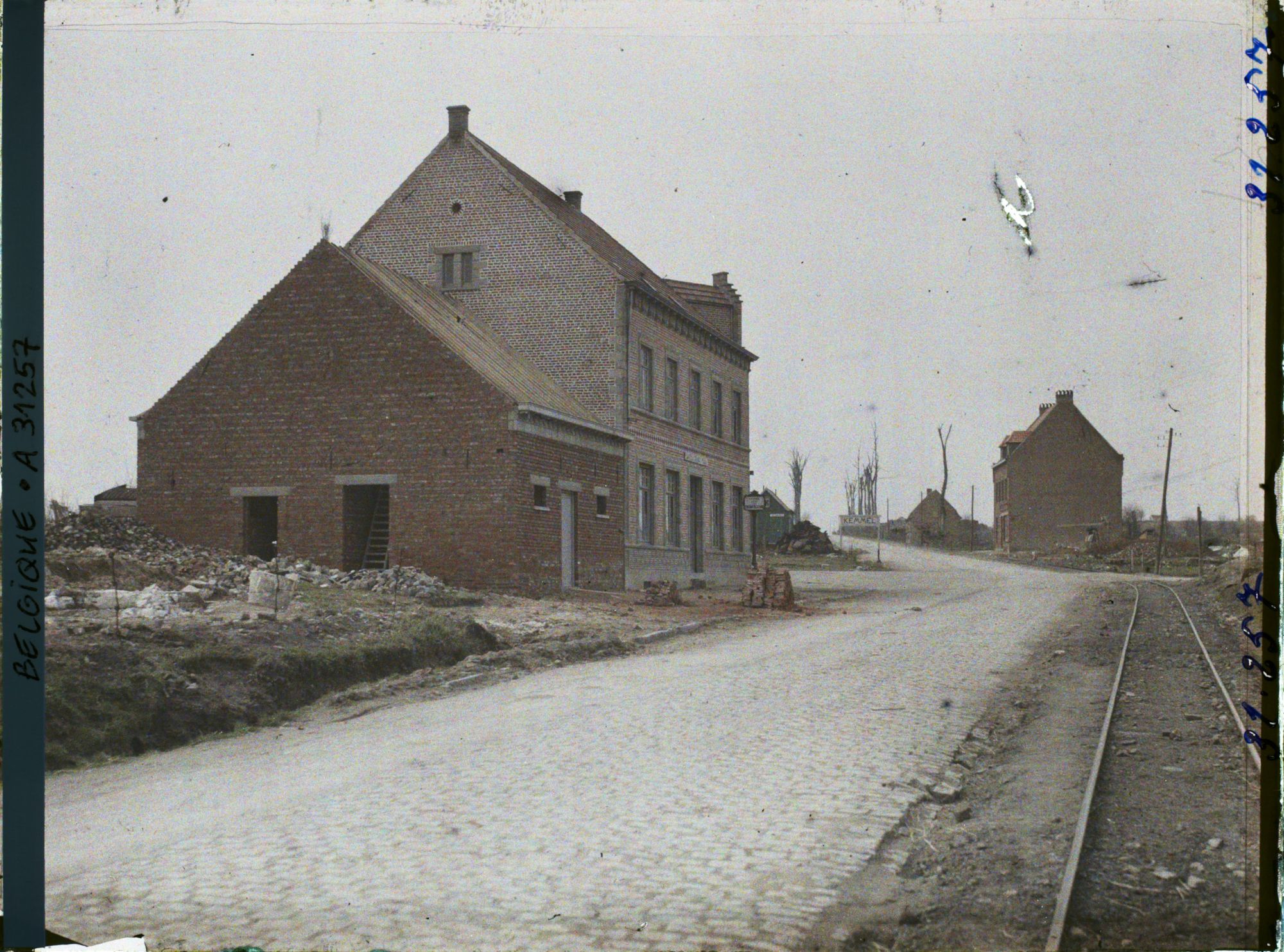 Image représentant Belgique, Kemmel, Entrée du Village et route d'Armentières