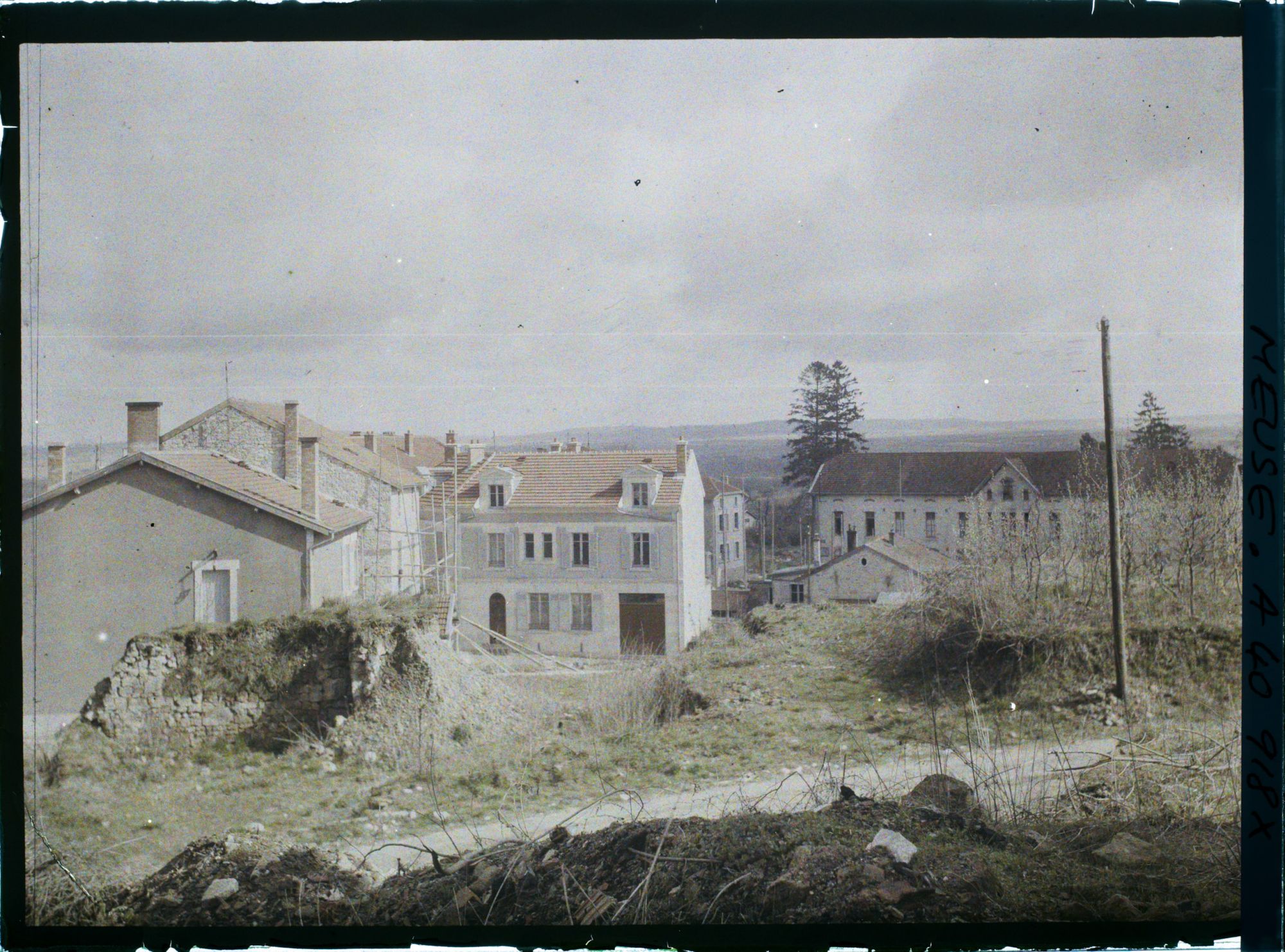 Image représentant France, Clermont en Argonne, Vue sur la route de Varennes