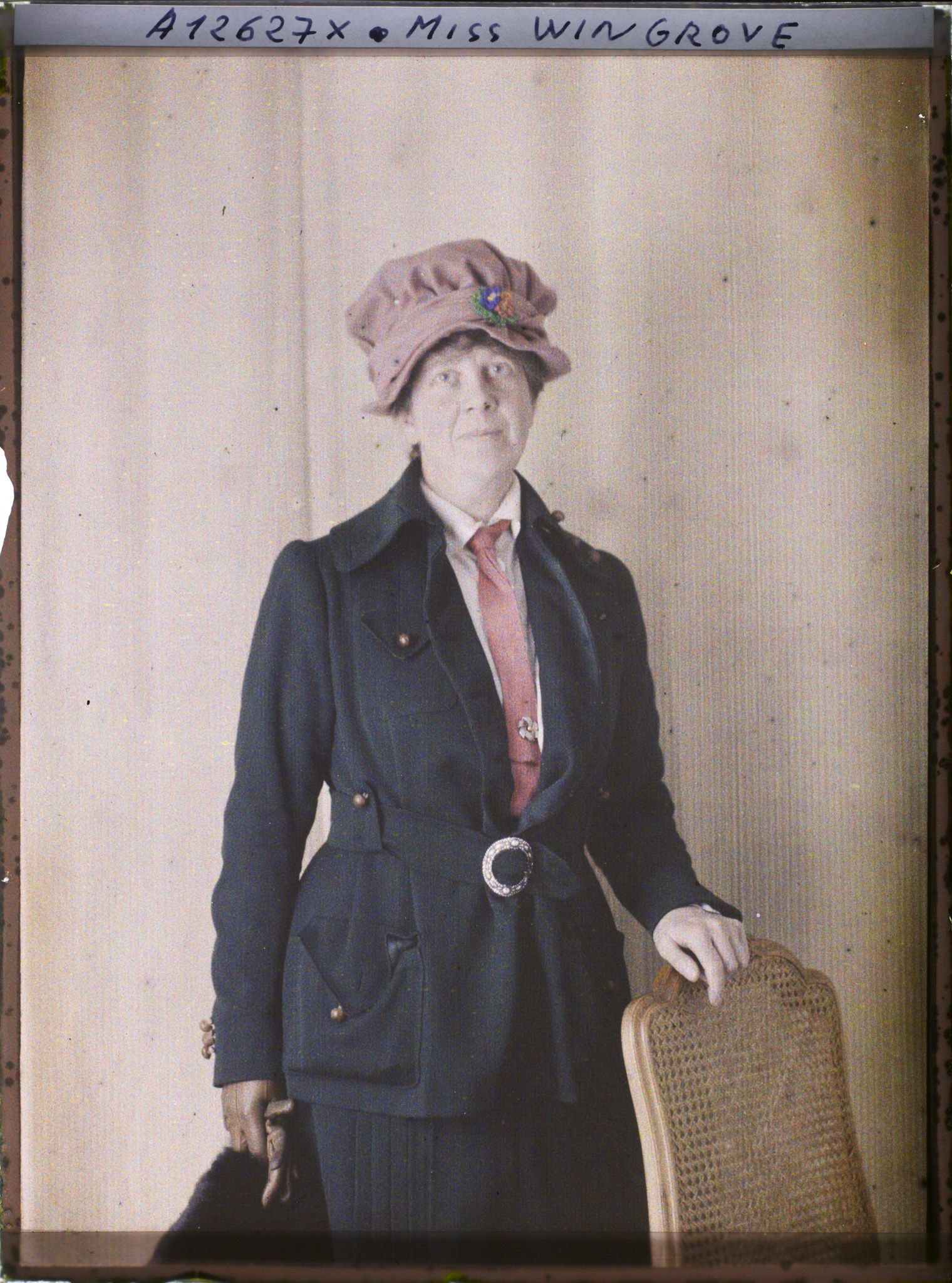 Image représentant https://musee-albert-kahn.s-museum.fr/home/NWQ2OTAwYzNmYjZlZTk1ZWQwODJmMjY4L2dlbmVyaWMtbm90aWNlLXRhYi9hdXRob3JpdHkvNjE3YTc5ZjVjZjhiODk2OGIzMzM3ZDIx/5d6900c3fb6ee95ed082f268/generic-notice-tab/authority/617a79ebcf8b8968b3337a9b Miss Wingzore