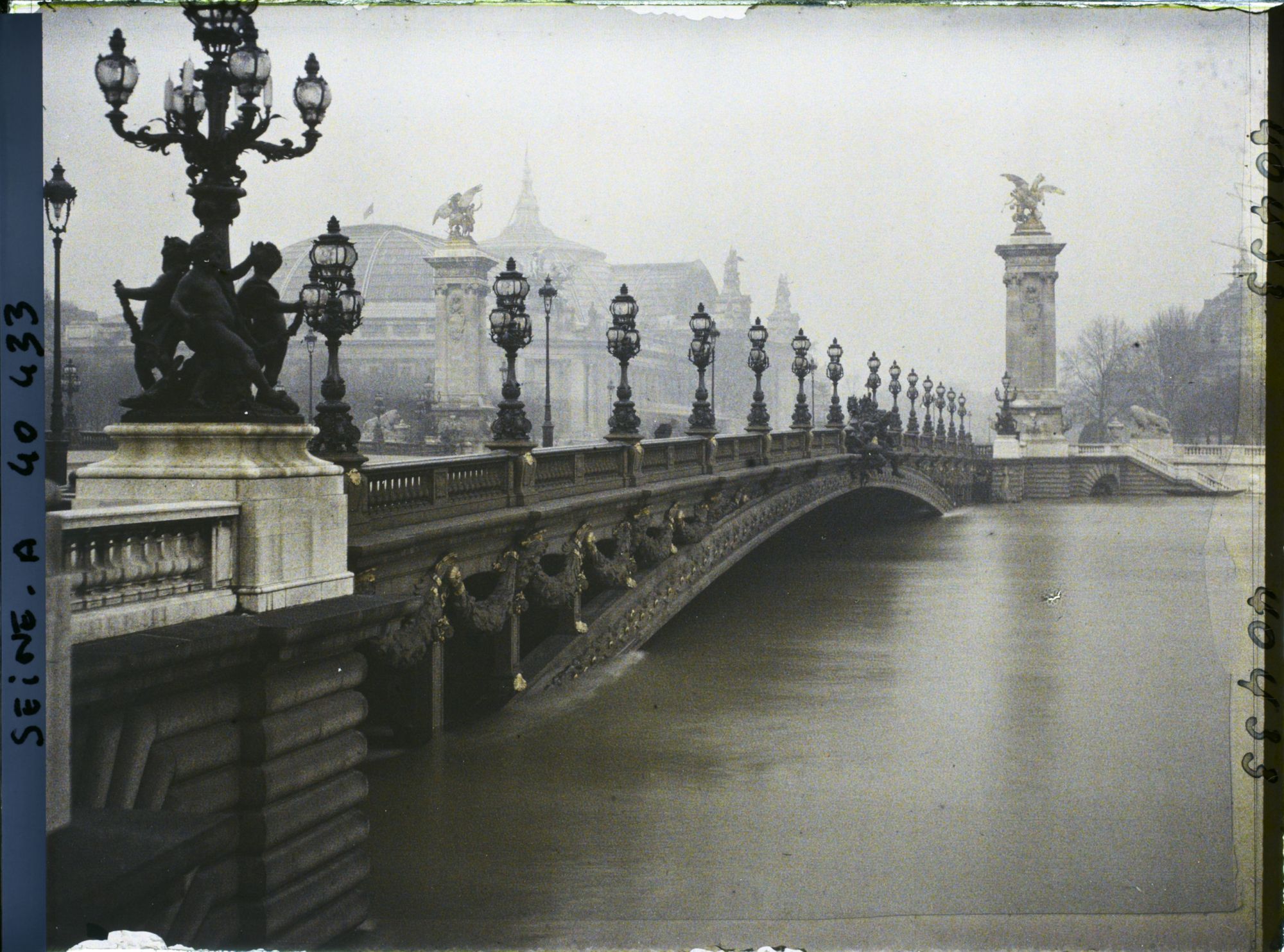 Image représentant La crue de la Seine au pont Alexandre-III