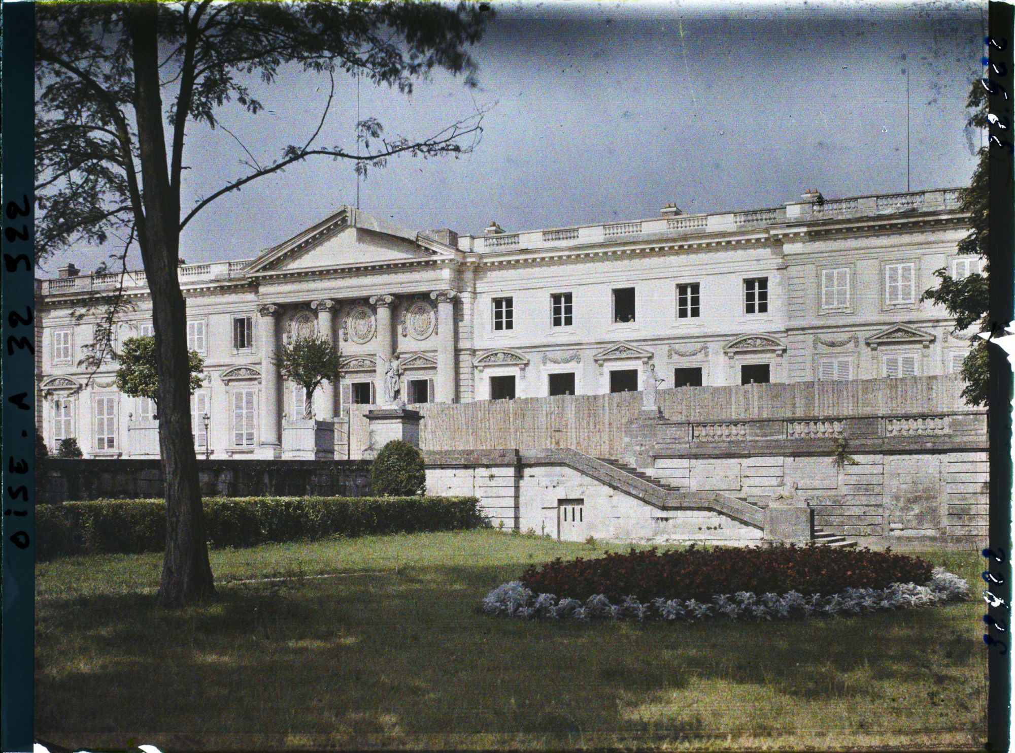Image représentant France, Compiègne, Partie du Château brûlé et en reconstruction