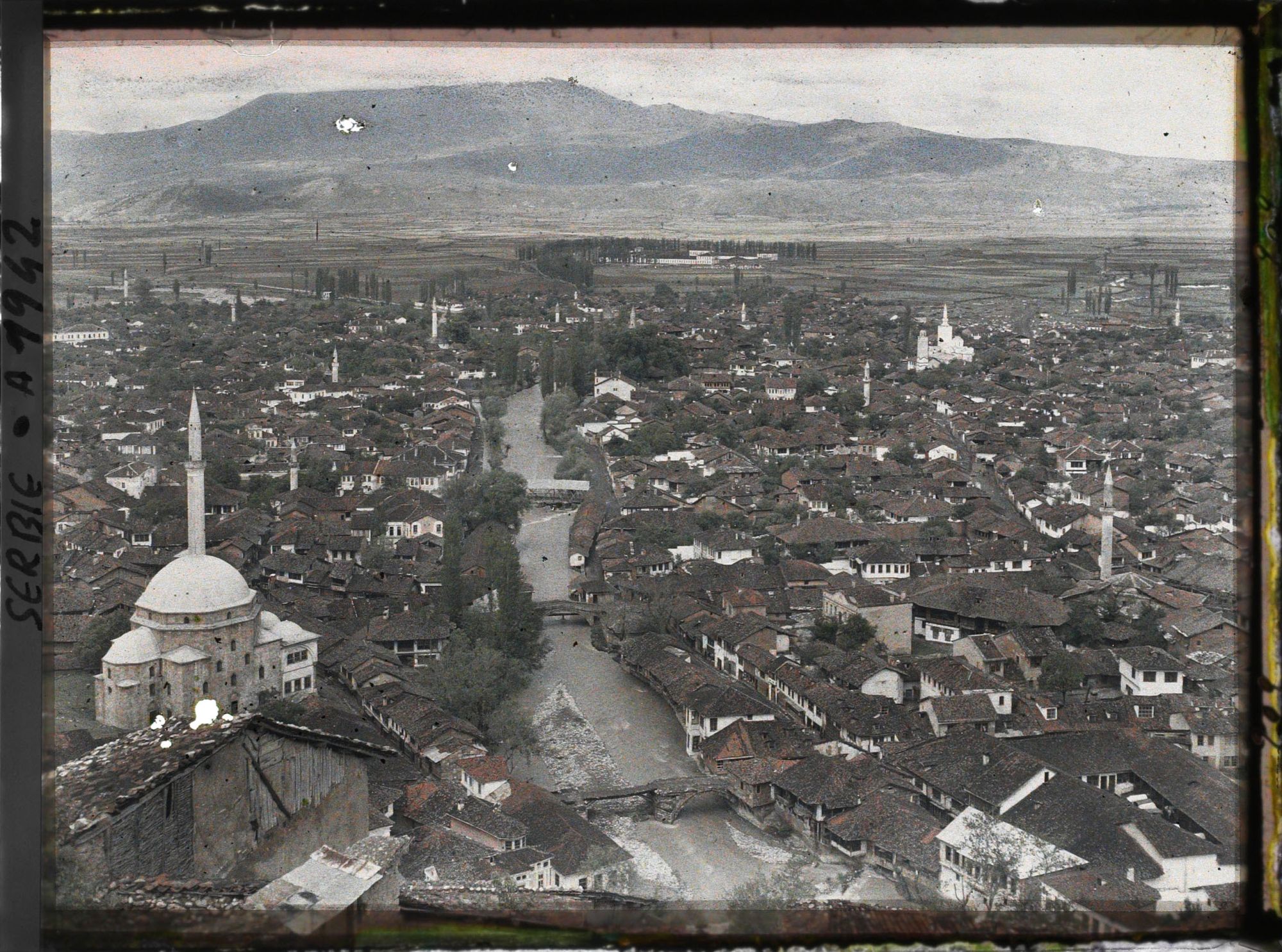 Image représentant Panorama sur la ville basse, traversée par la Bistrica