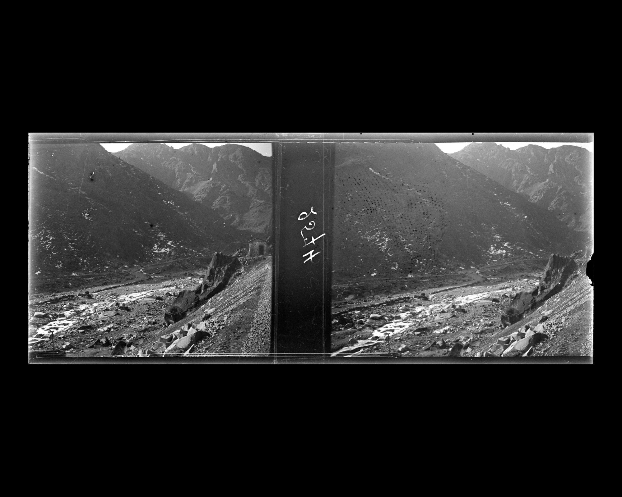 Image représentant La vallée du Guangou vue du train