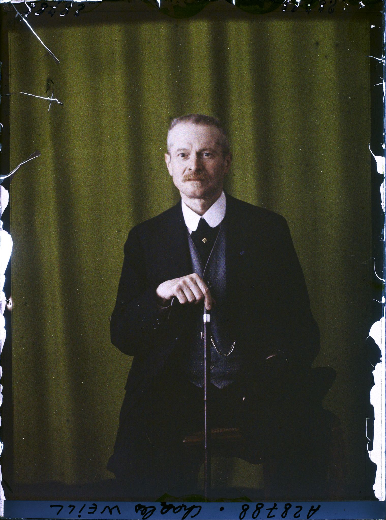 Image représentant Monsieur  https://musee-albert-kahn.s-museum.fr/home/NWQ2OTAwYzNmYjZlZTk1ZWQwODJmMjY4L2dlbmVyaWMtbm90aWNlLXRhYi9hdXRob3JpdHkvNjE3YTc5ZjVjZjhiODk2OGIzMzM3ZDIx/5d6900c3fb6ee95ed082f268/generic-notice-tab/authority/617a79ebcf8b8968b3337a06 Charles Weil