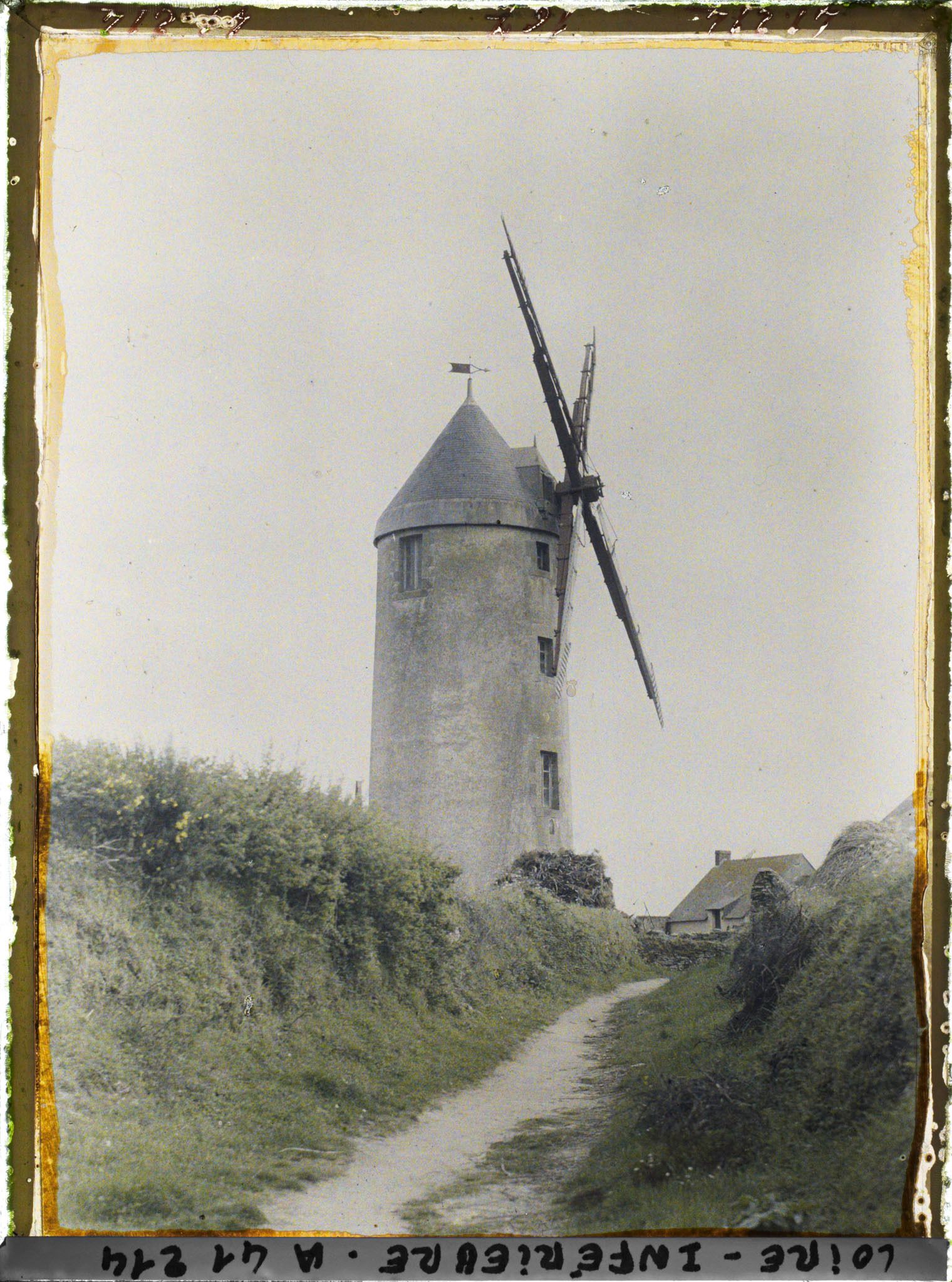 Image représentant L'un des moulins de la Place