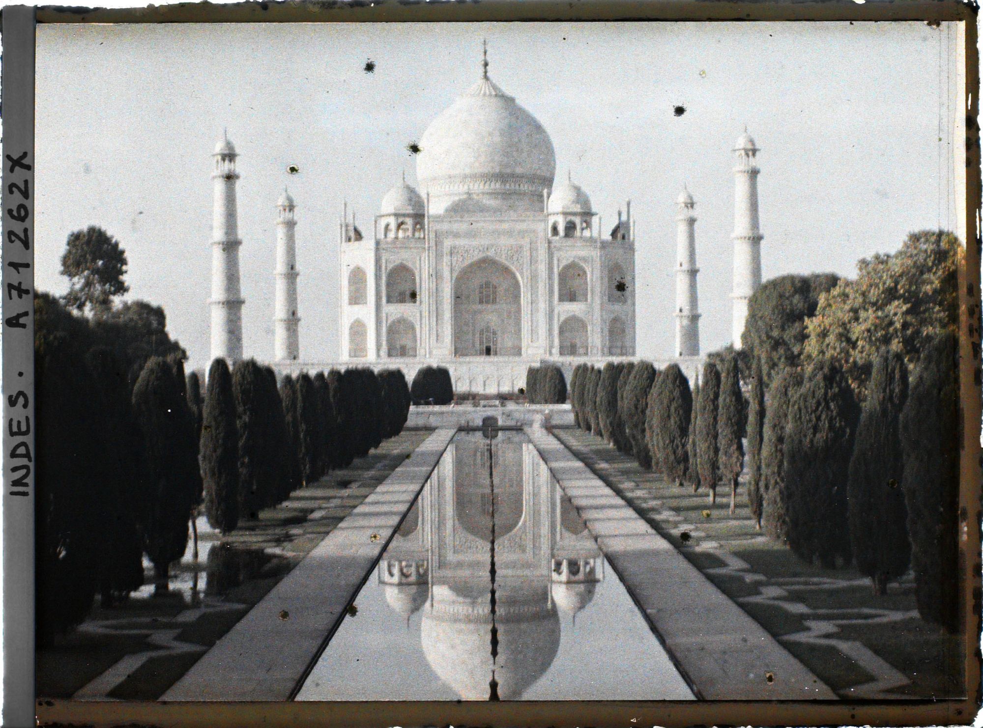 Image représentant Le grand canal axial et le mausolée du Taj Mahal
