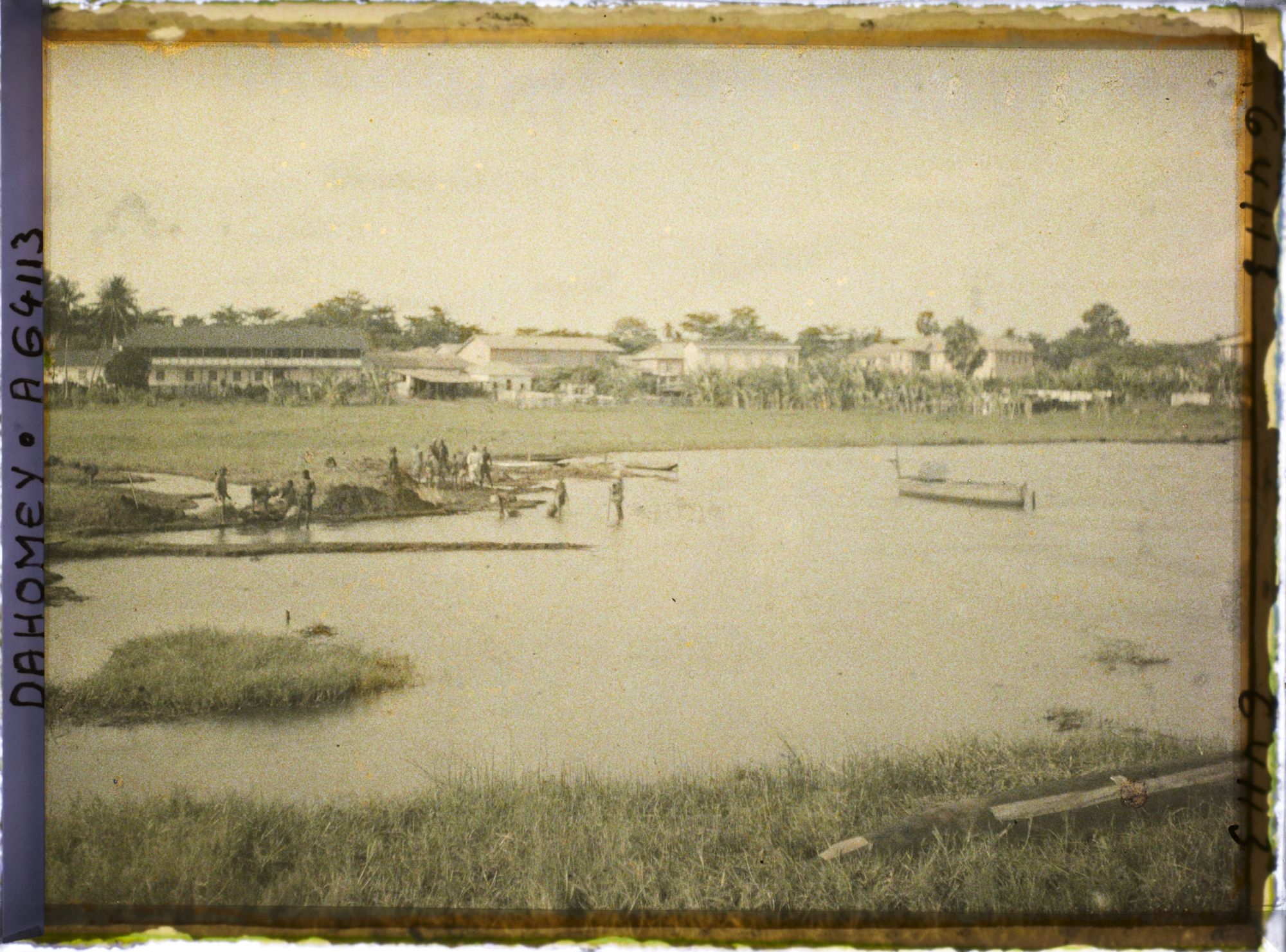 Image représentant Vue sur la lagune, en direction de la mission catholique (?)