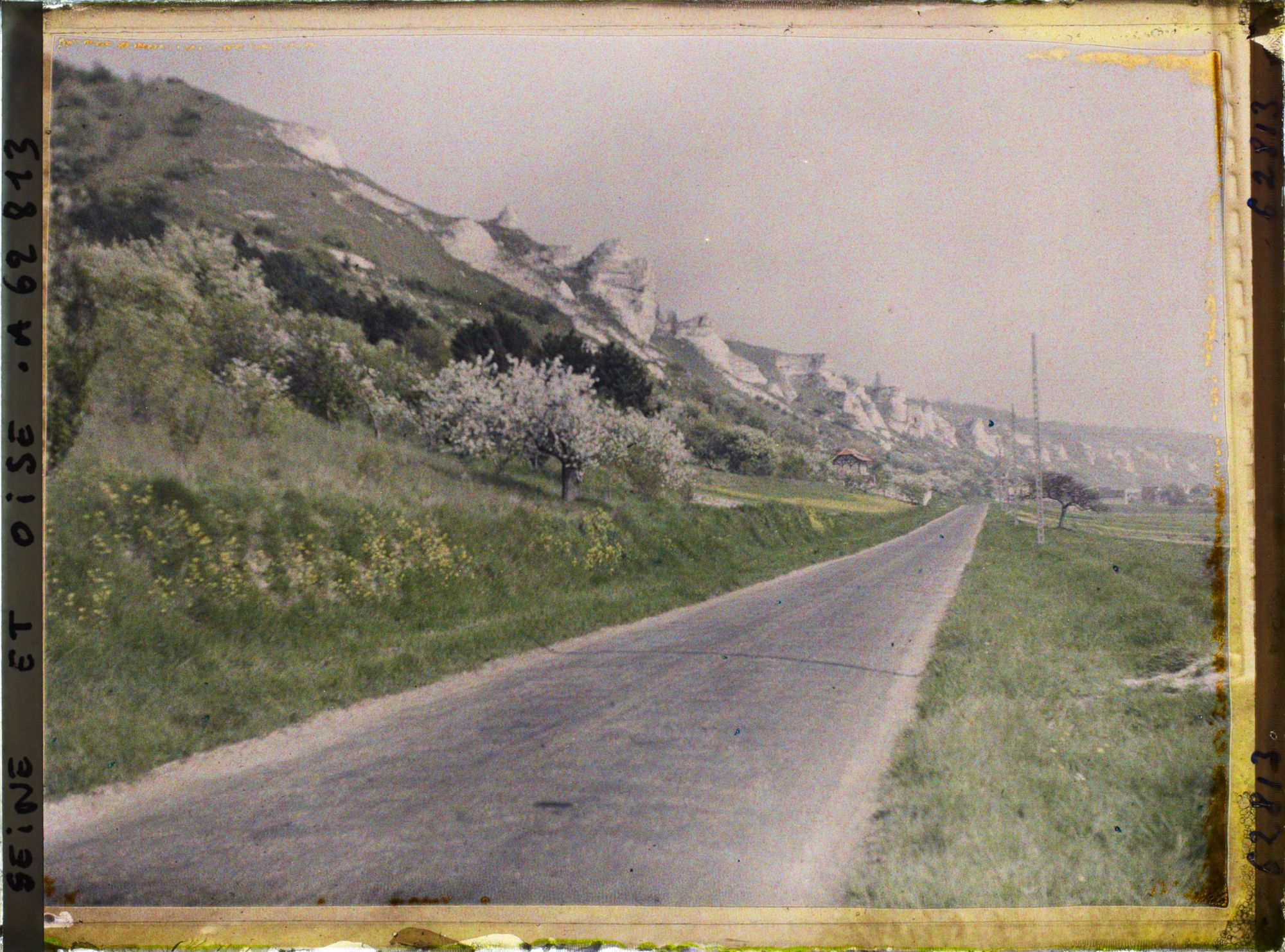 Image représentant Ile de France, Hte Isle, Route de Vetheuil à la Roche Guyon - Erosions calcaires de la vallée de la Seine