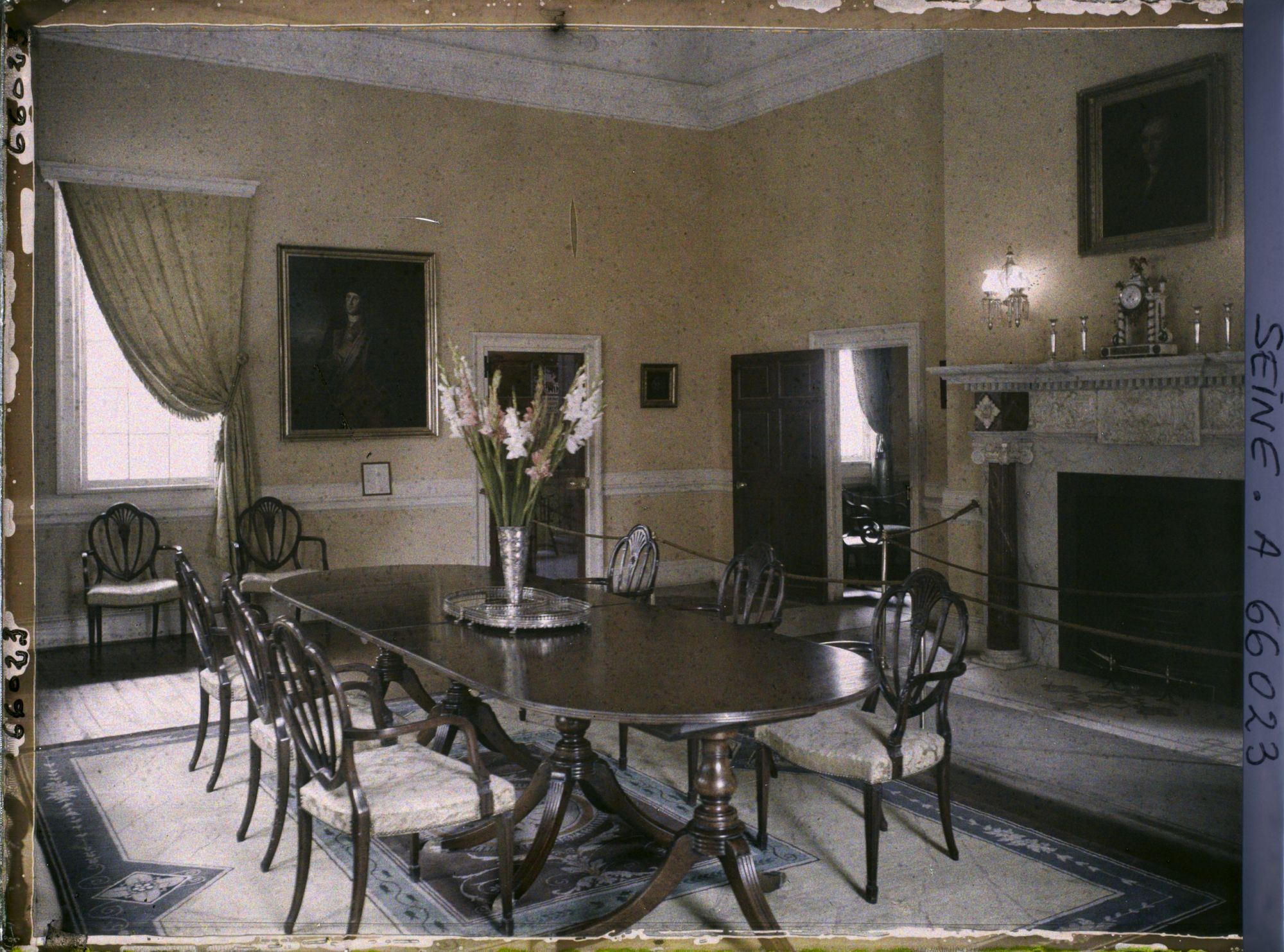 Image représentant L'Exposition Coloniale Internationale de 1931, la salle à manger de la maison de Georges Washington ou maison du Mount Vernon