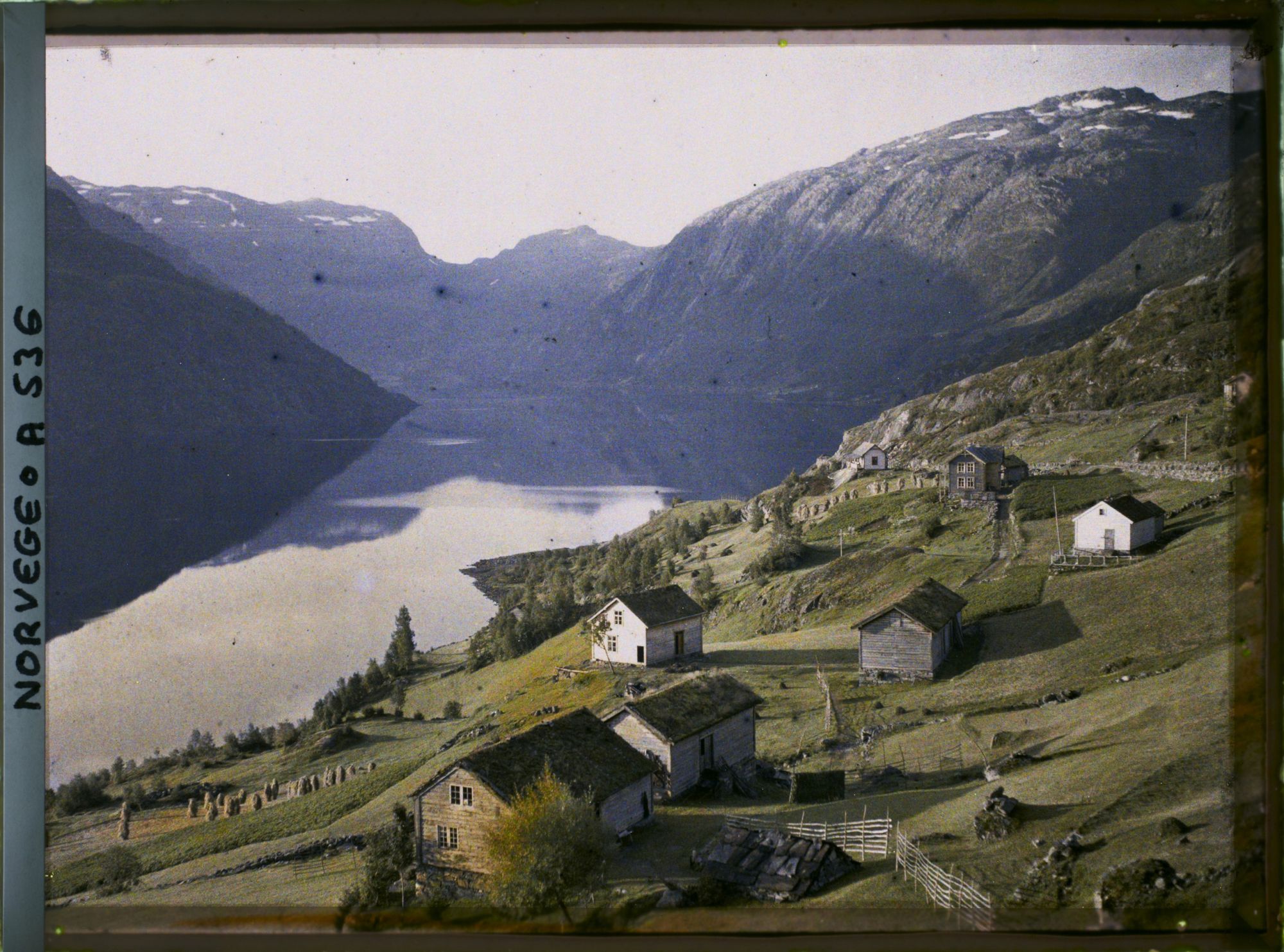 Image représentant Le village de Horda et le lac Roldalsvatnet