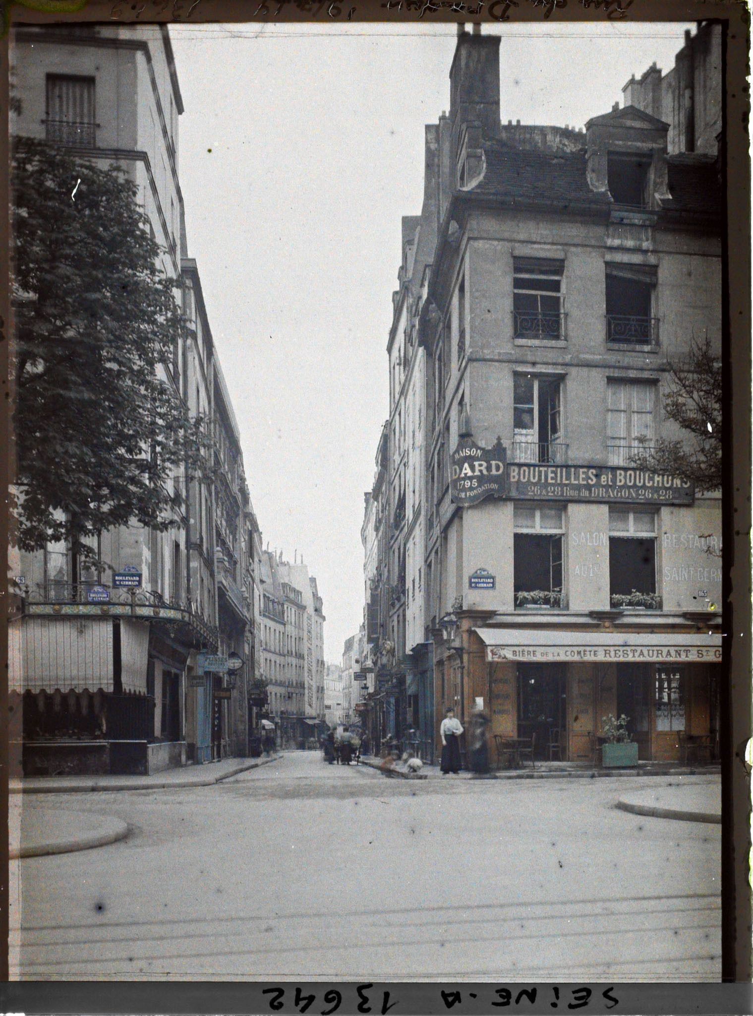 Image représentant La rue du Dragon vue du boulevard St-Germain