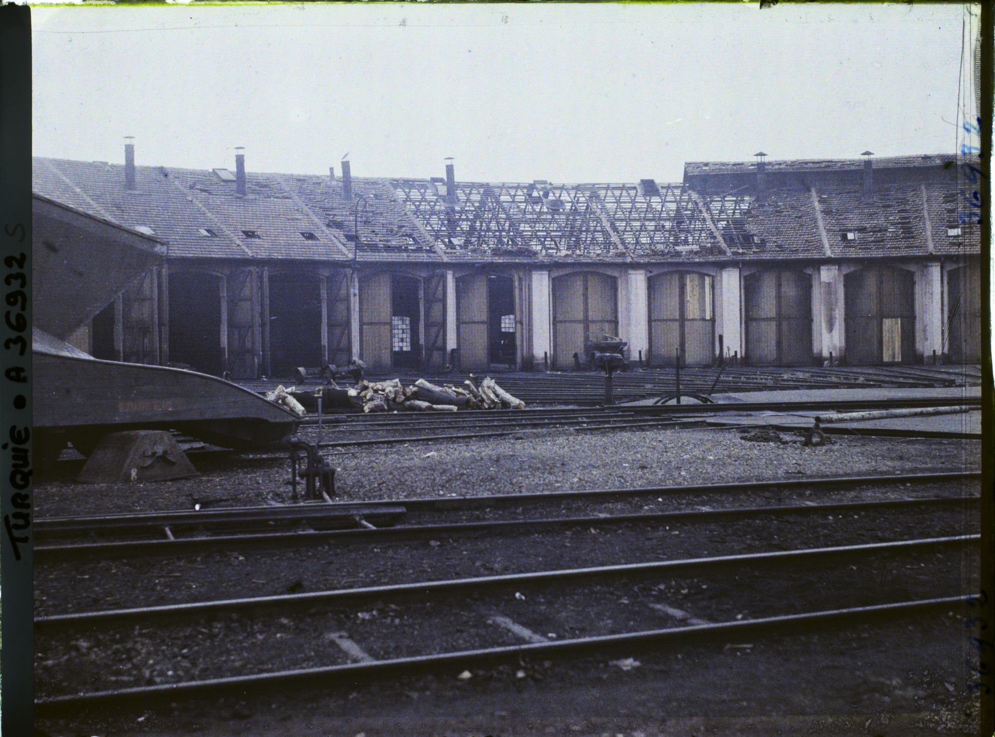 Image représentant Turquie, Eski-Ckehir, Dépôt des machines du Chin de fer détruit