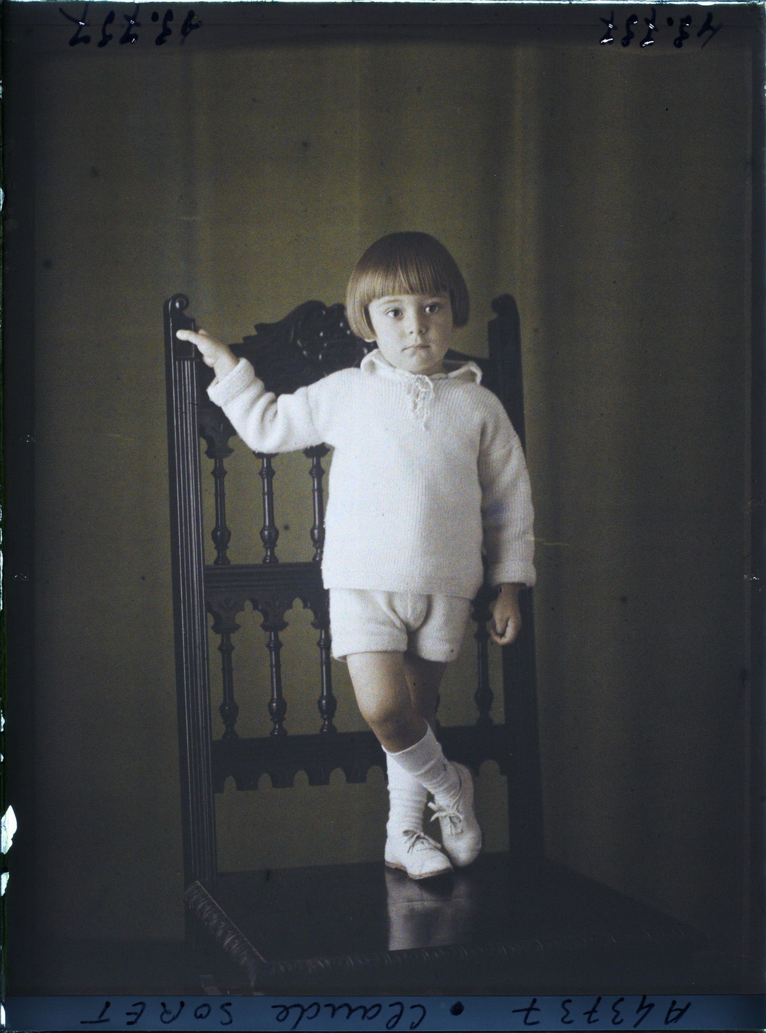 Image représentant L'enfant  https://musee-albert-kahn.s-museum.fr/home/NWQ2OTAwYzNmYjZlZTk1ZWQwODJmMjY4L2dlbmVyaWMtbm90aWNlLXRhYi9hdXRob3JpdHkvNjE3YTc5ZjVjZjhiODk2OGIzMzM3ZDIx/5d6900c3fb6ee95ed082f268/generic-notice-tab/authority/617a79ebcf8b8968b33377fa Claude Soret