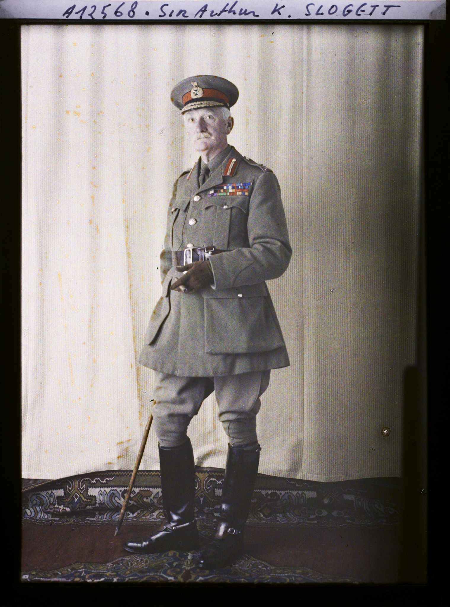 Image représentant Le général  https://musee-albert-kahn.s-museum.fr/home/NWQ2OTAwYzNmYjZlZTk1ZWQwODJmMjY4L2dlbmVyaWMtbm90aWNlLXRhYi9hdXRob3JpdHkvNjE3YTc5ZjVjZjhiODk2OGIzMzM3ZDIx/5d6900c3fb6ee95ed082f268/generic-notice-tab/authority/617a79ebcf8b8968b33377f3 Sir Arthur Thomas Slogett