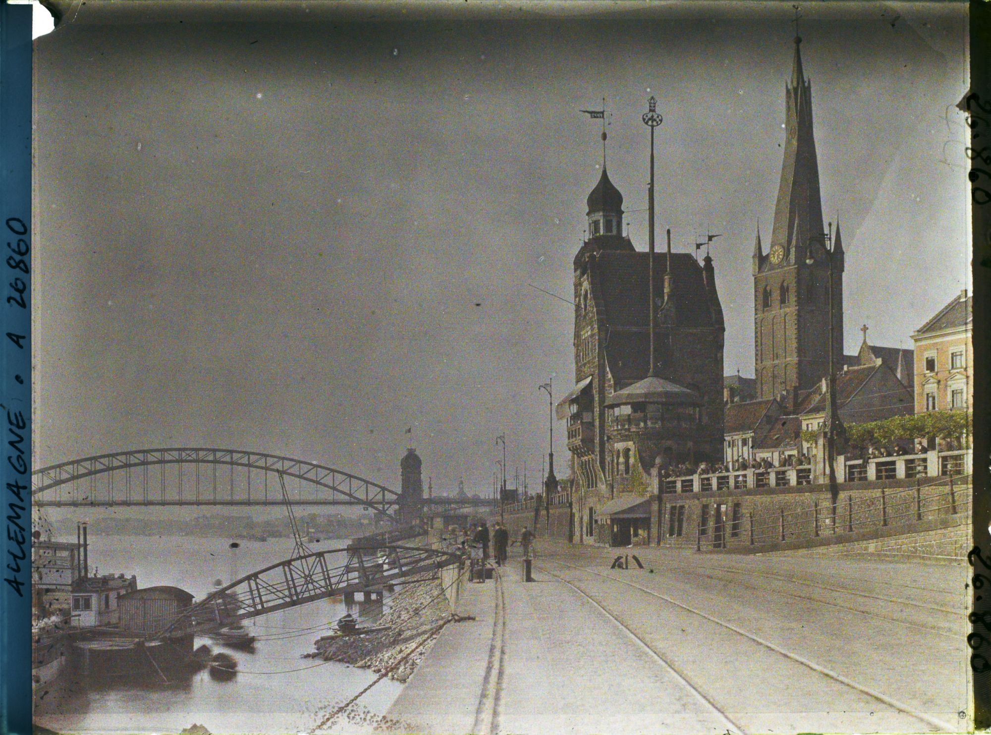 Image représentant Allemagne, Düsseldorf, Occupation Française, L'Eglise St Lambert et les quais du Rhin