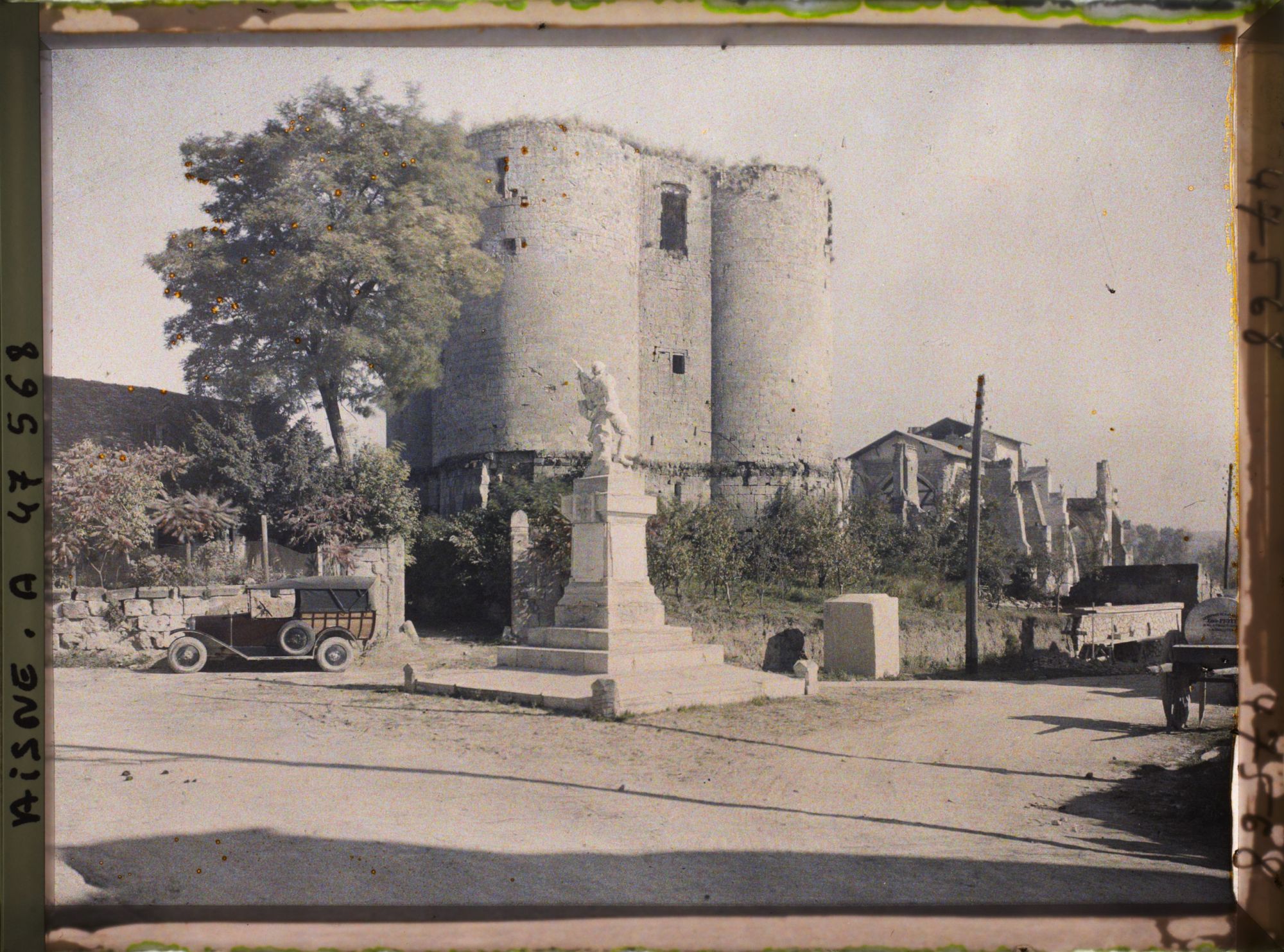 Image représentant France, Amblény, Ruines du Château et de l'Eglise