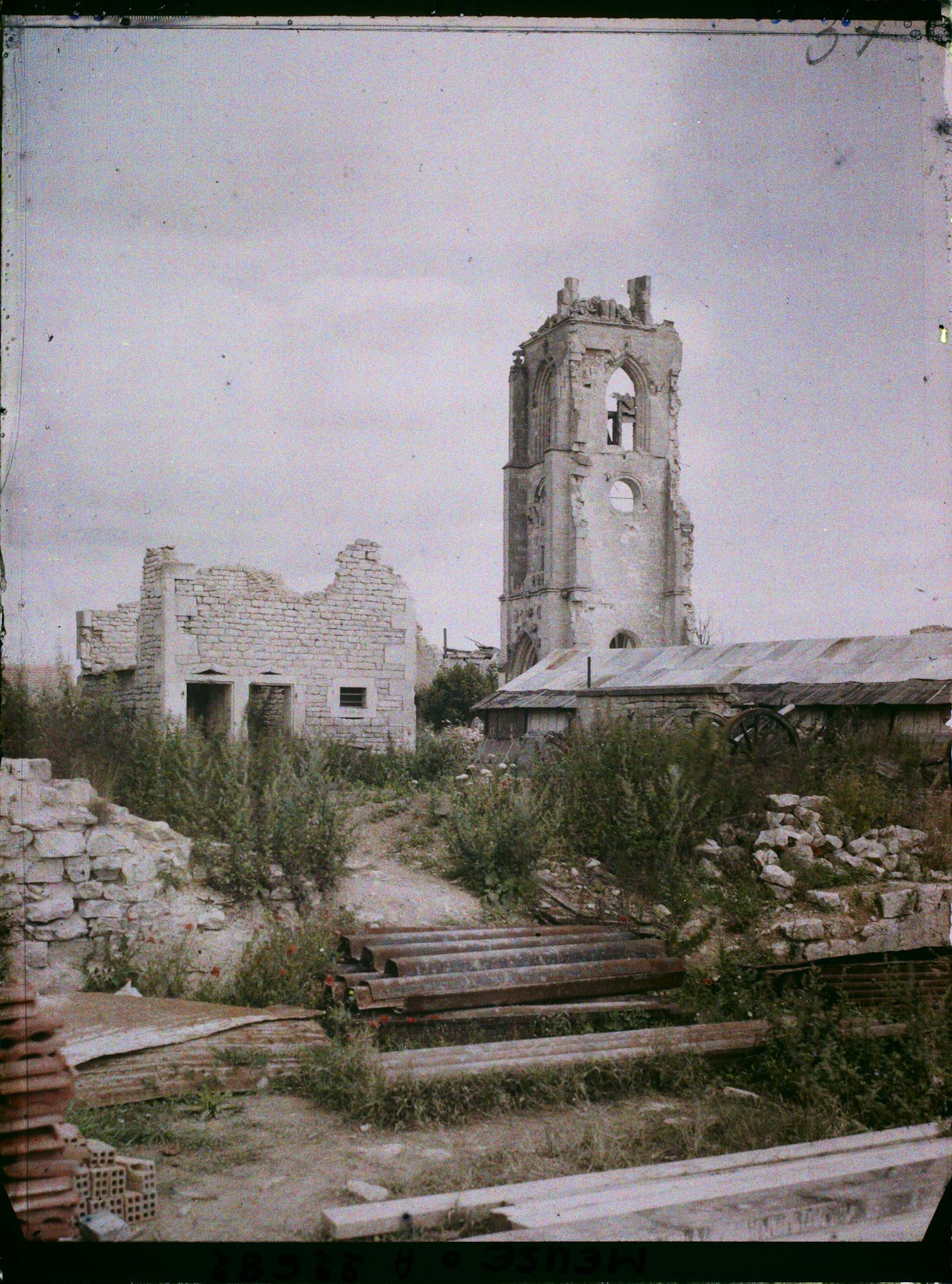 Image représentant France, Les Paroches, Le Clocher de l'Eglise