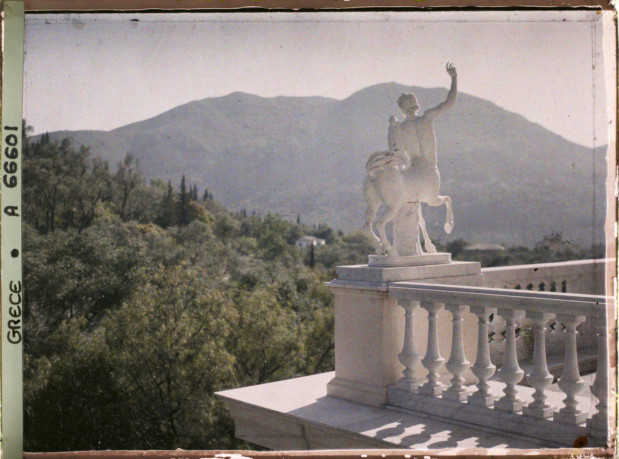 Image représentant L'Achilleion - La villa, un coin de la Terrasse